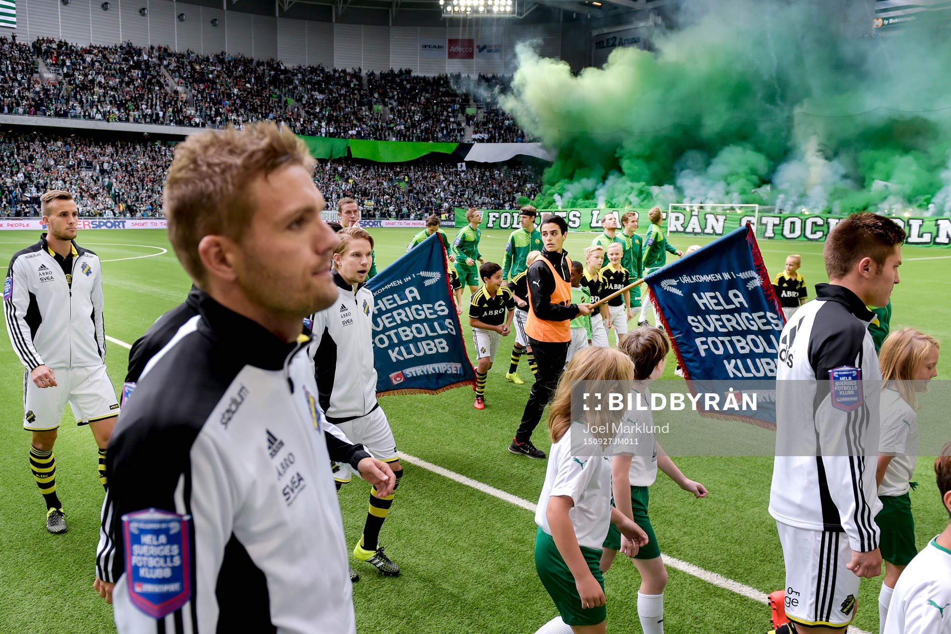 Spelarna tvingas lämna planen