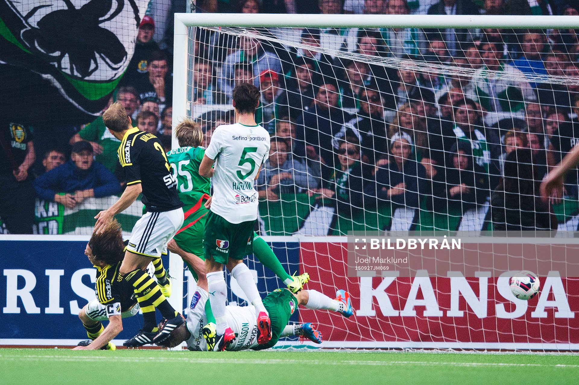 1-0-bollen från Hammarbys Erik Israelsson går in bakom