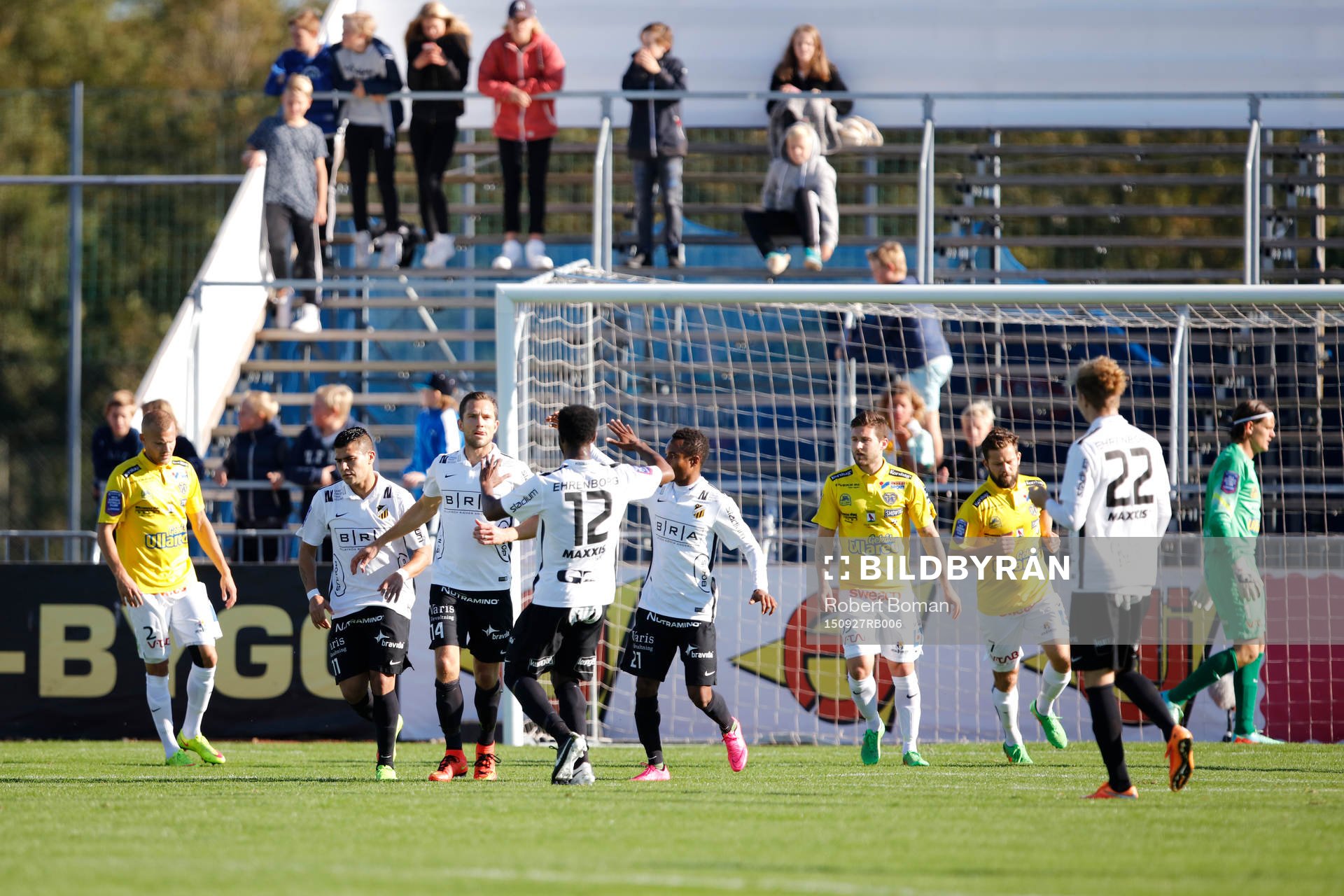 Häckens spelare jublar