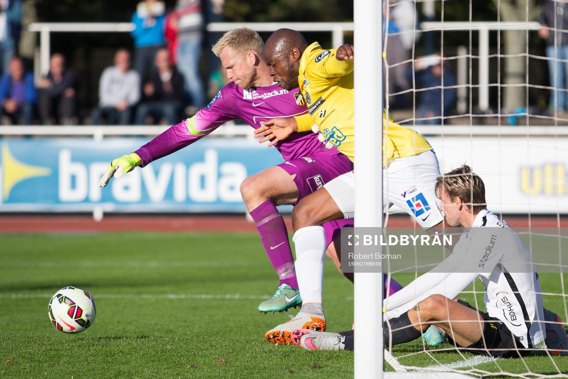 Falkenbergs Hakeem Araba och Häckens målvakt Peter