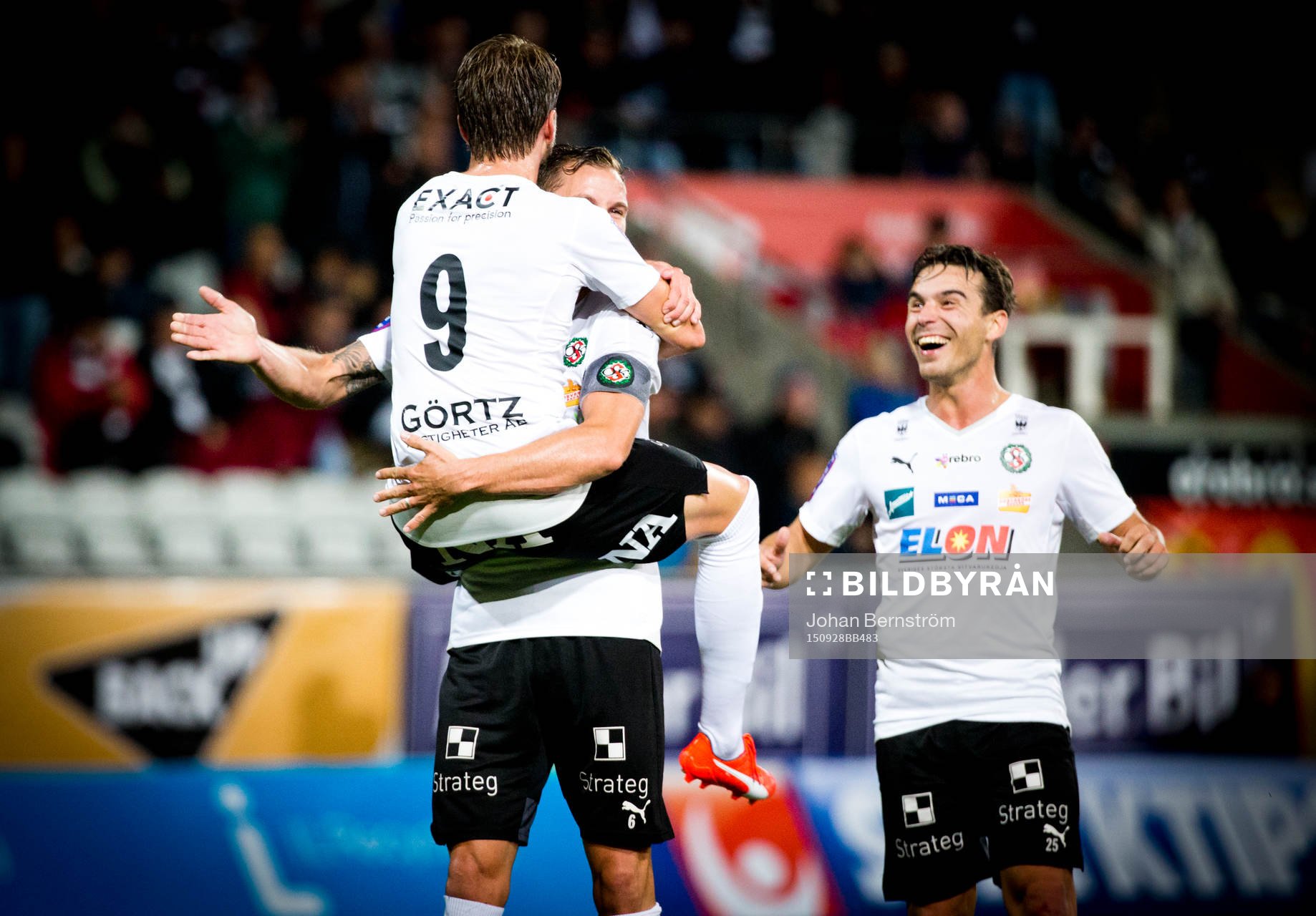 Örebros Martin Broberg jublar