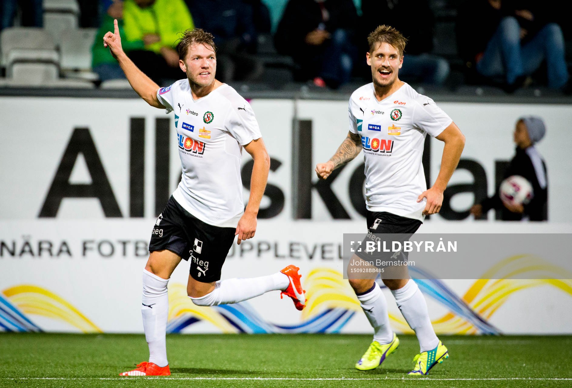 Örebros Martin Broberg jublar