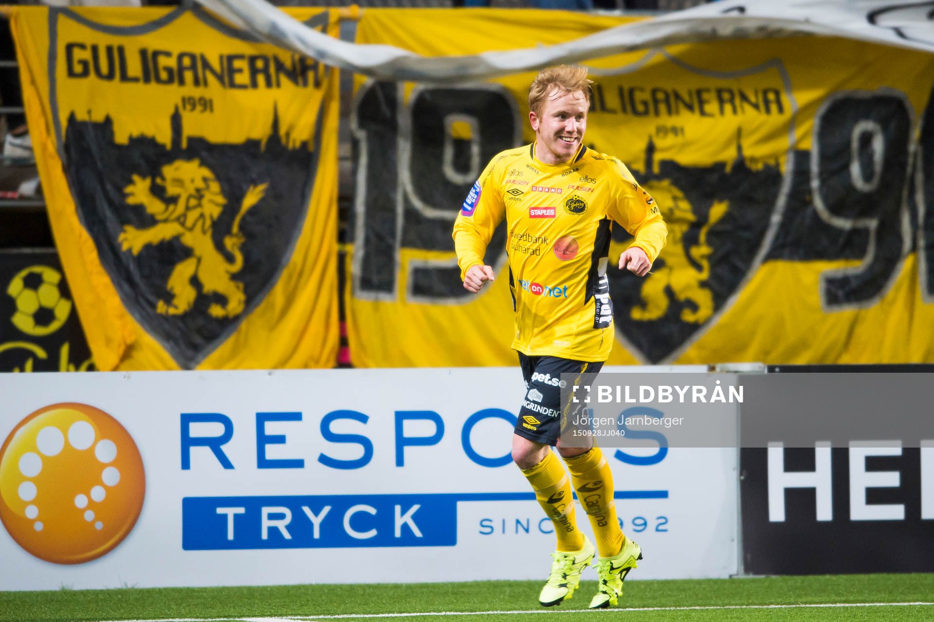 Elfsborgs Simon Lundevall jublar efter att gjort 2-1 under en fotbollsmatch i Allsvenskan mellan Elfsborg och Åtvidaberg den 28 september 2015 i Borås.