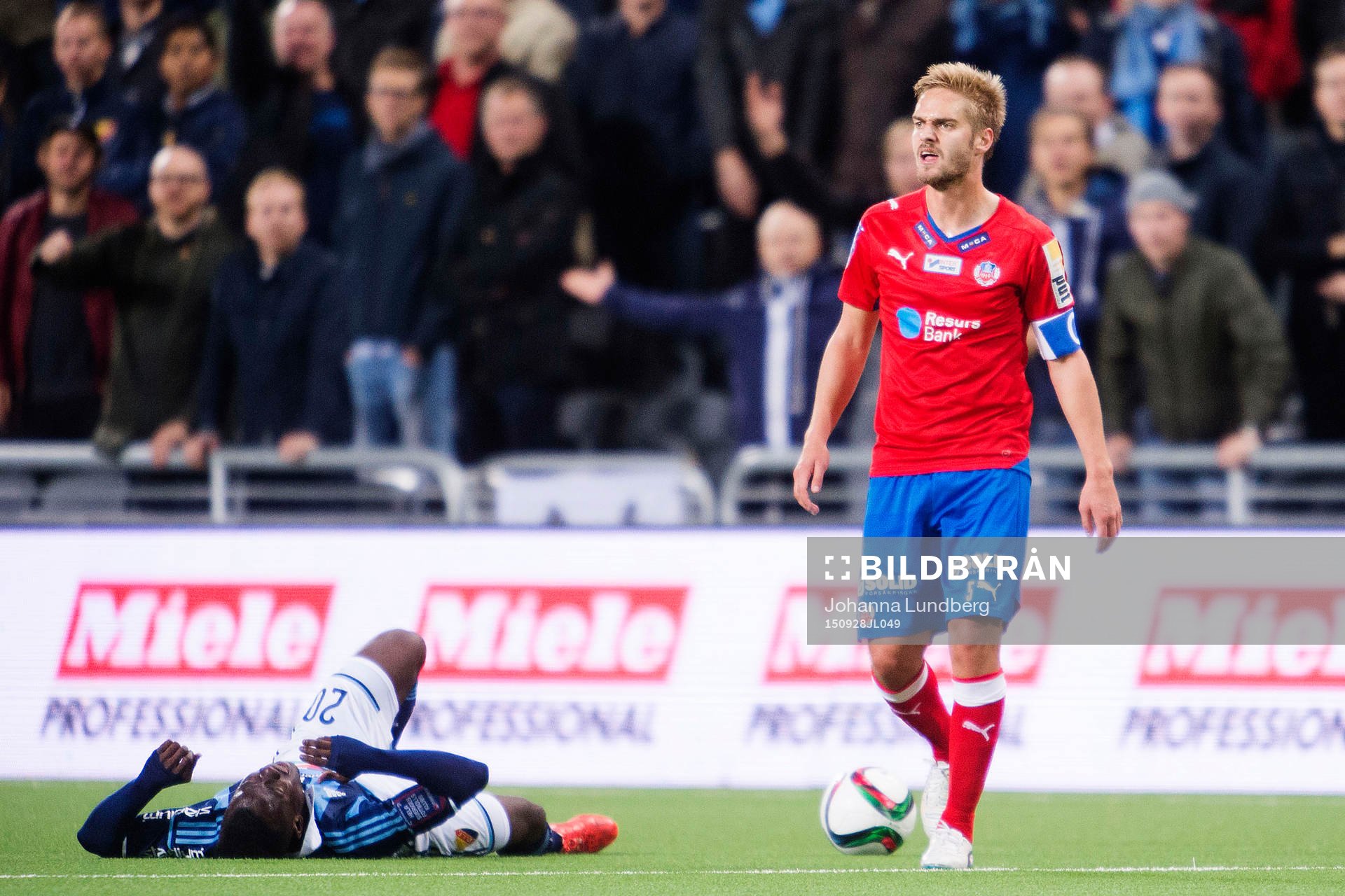 Helsingborgs Johan Mårtensson reagerar mot ett domslut