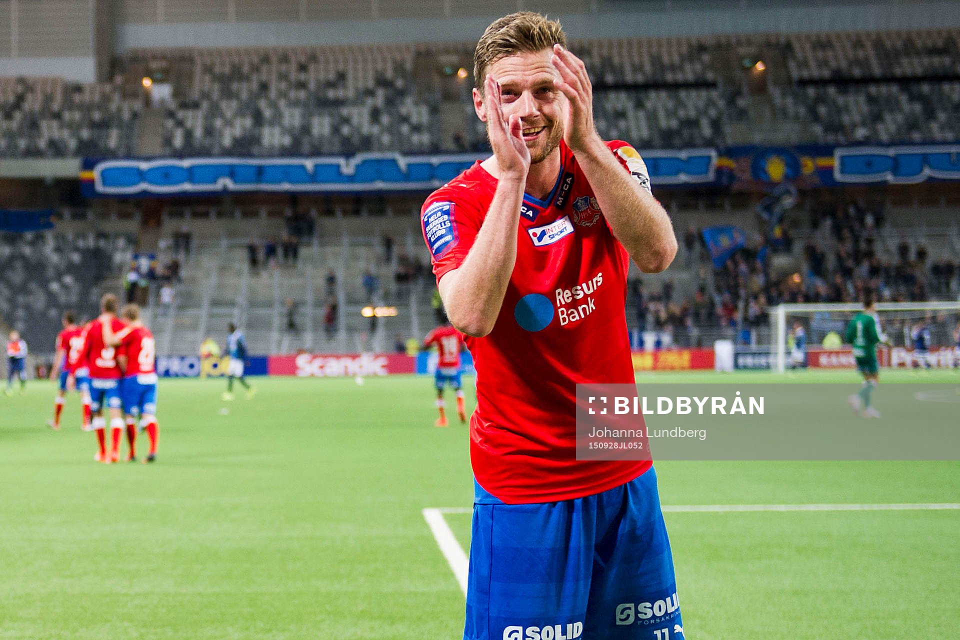 Helsingborgs Arnór Smárason tackar publiken