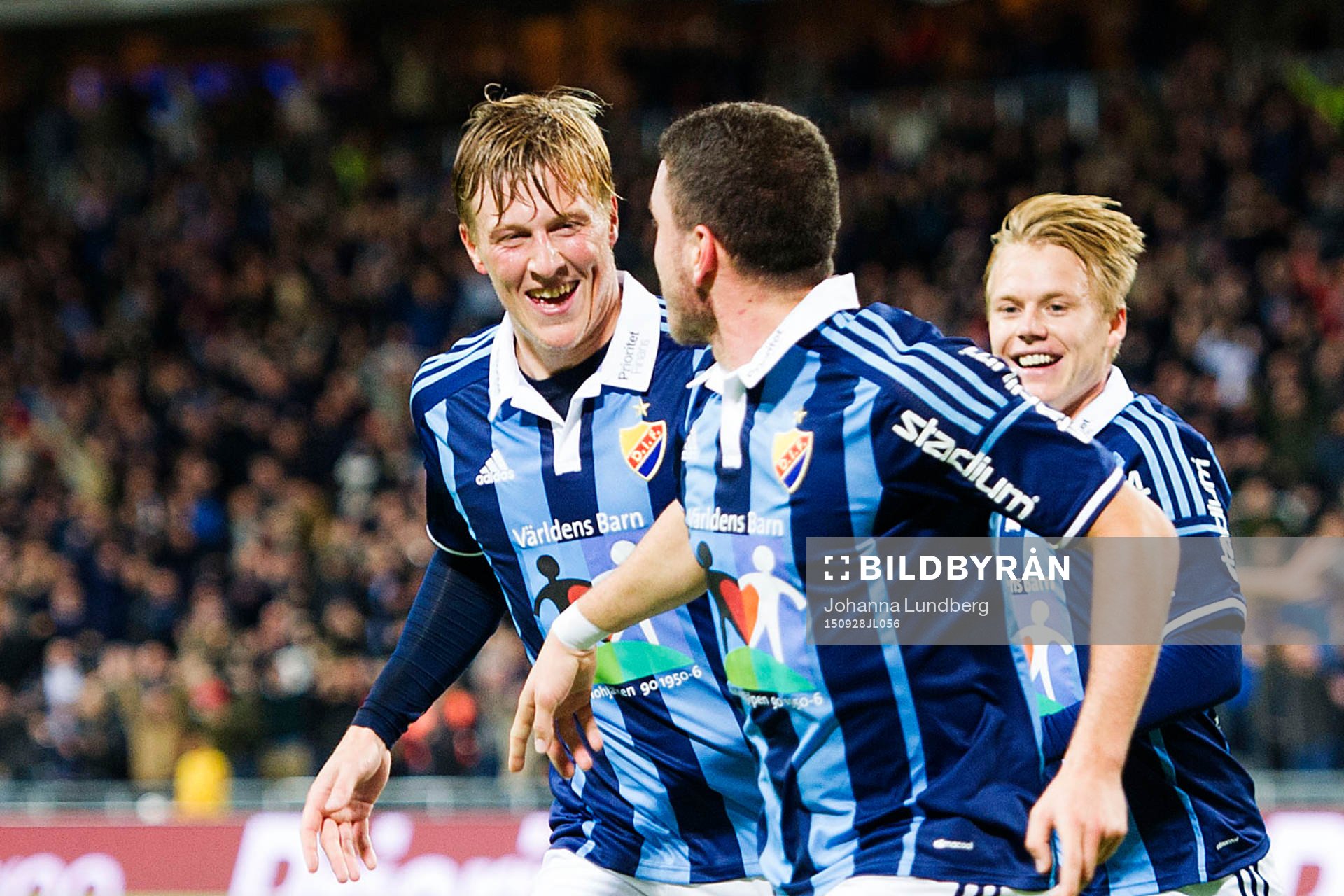 Djurgårdens Kerim Mrabti gör 1-0 och jublar med Emil