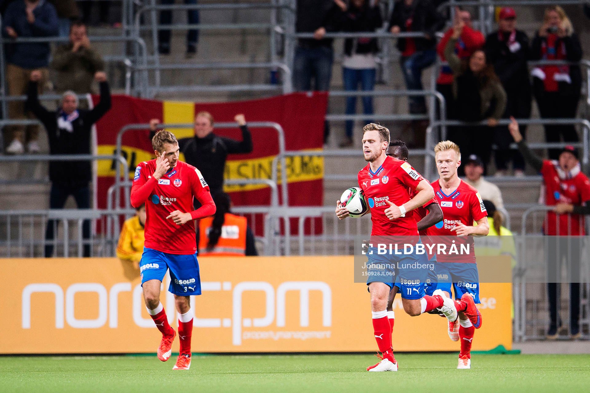 Helsingborgs Arnór Smárason jublar efter att han har gjort 2-2 under fotbollsmatchen i Allsvenskan mellan Djurgården och Helsingborg den 28 september 2015 i Stockholm.