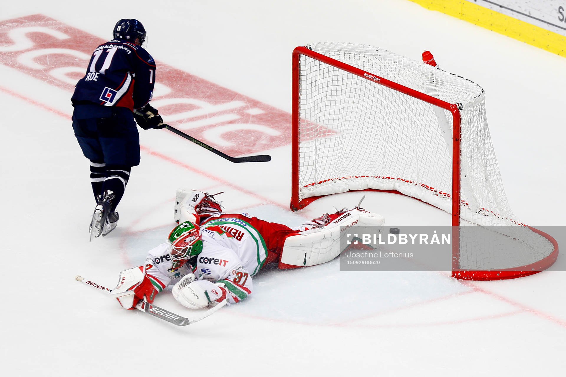 Linköpings Garret Roe gör 5-2 på straff