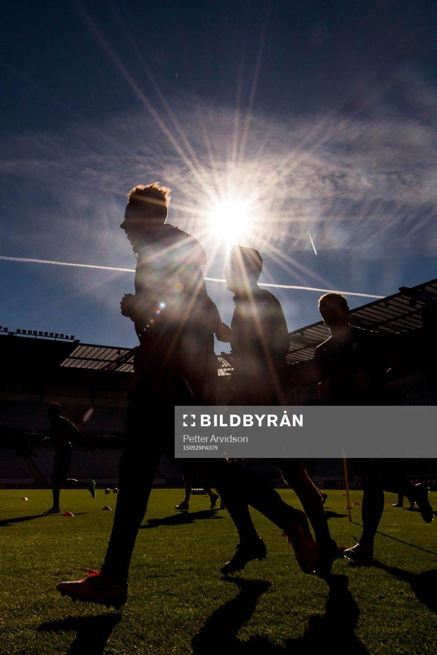 Malmö FF spelare tränar i solen