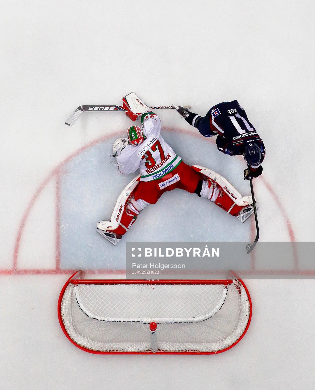 s målvakt Adam Reideborn och gör mål 5-2 på straff