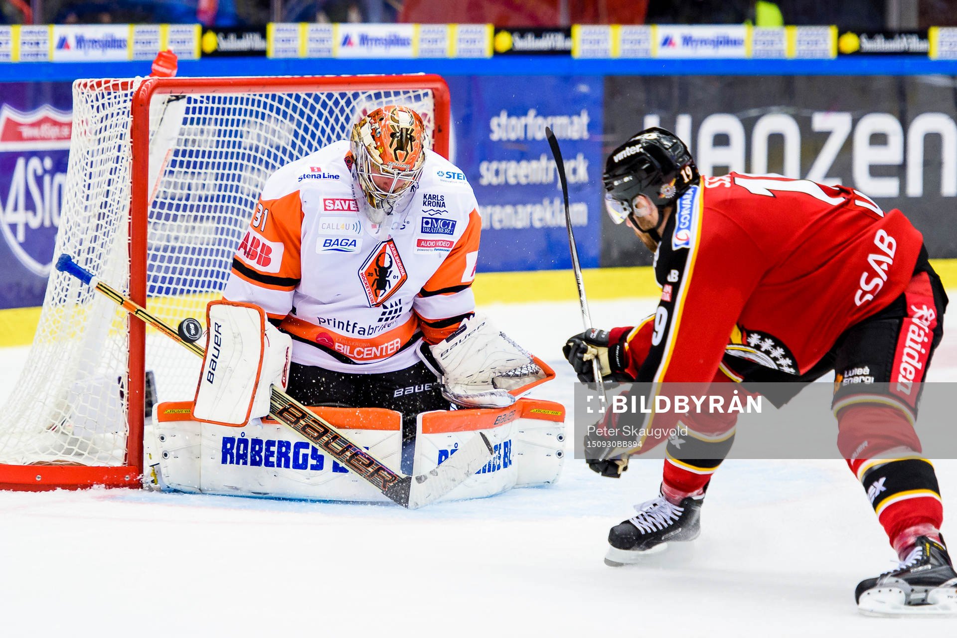 Karlskronas målvakt Patrick Galbraith räddar ett skott