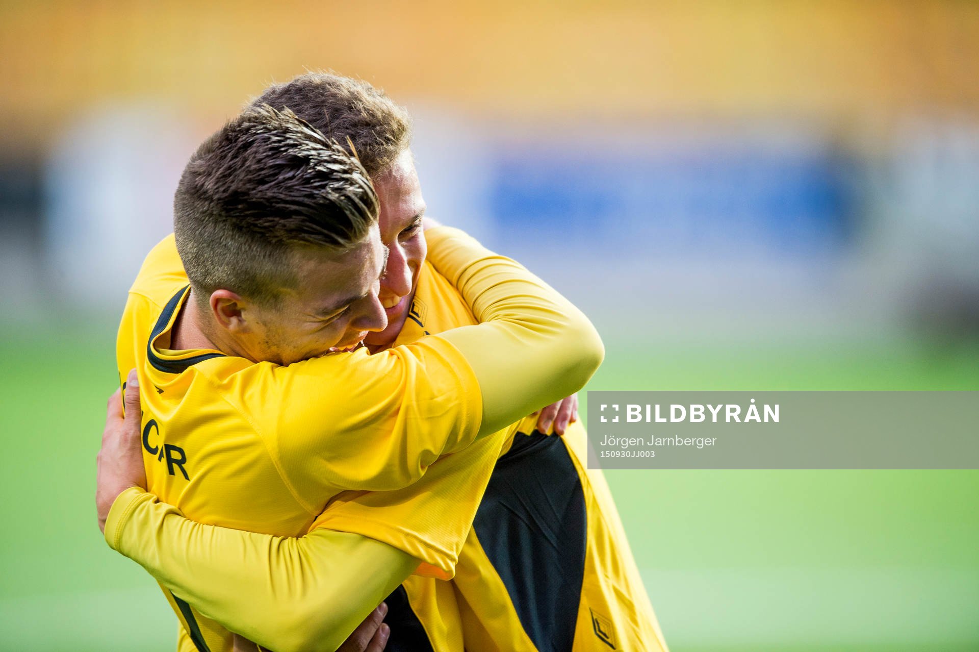 Elfsborgs Arian Kabashi har gjort 1-0 och kramas om av