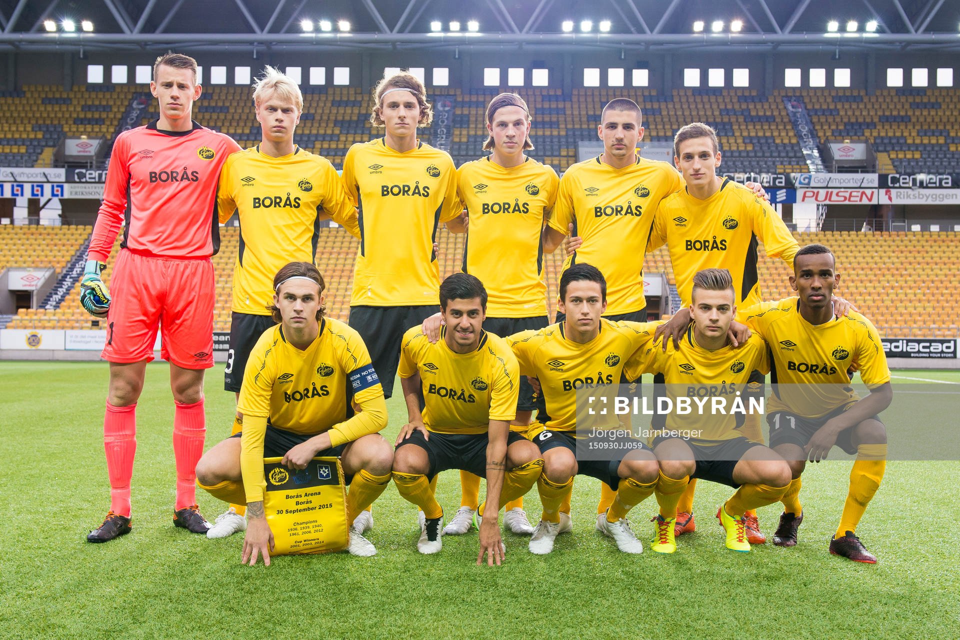 Elfsborgs startelva överst från vänster, målvakt David