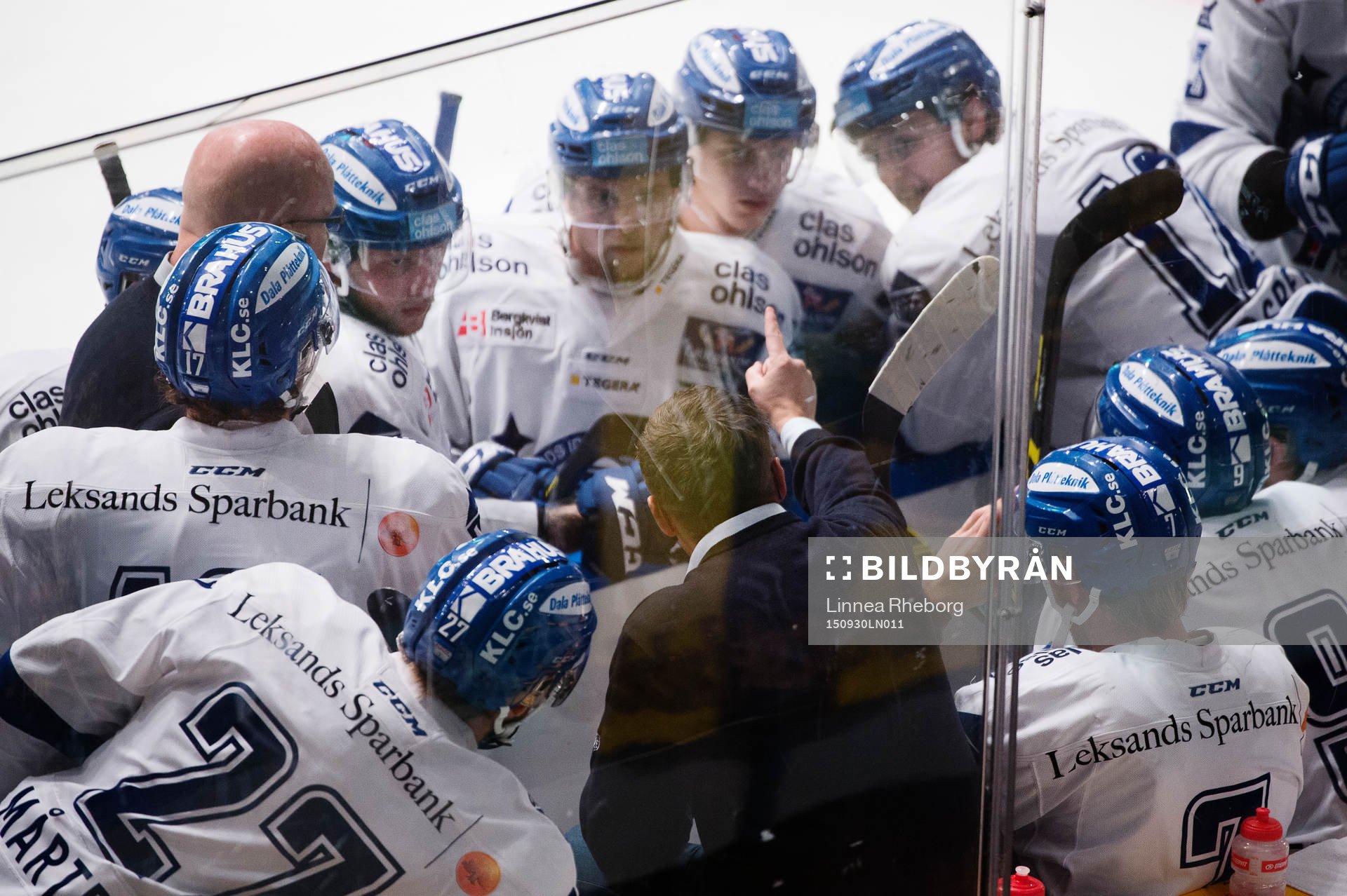 Leksands tränare Sjur Robert Nilsen pratar med spelarna