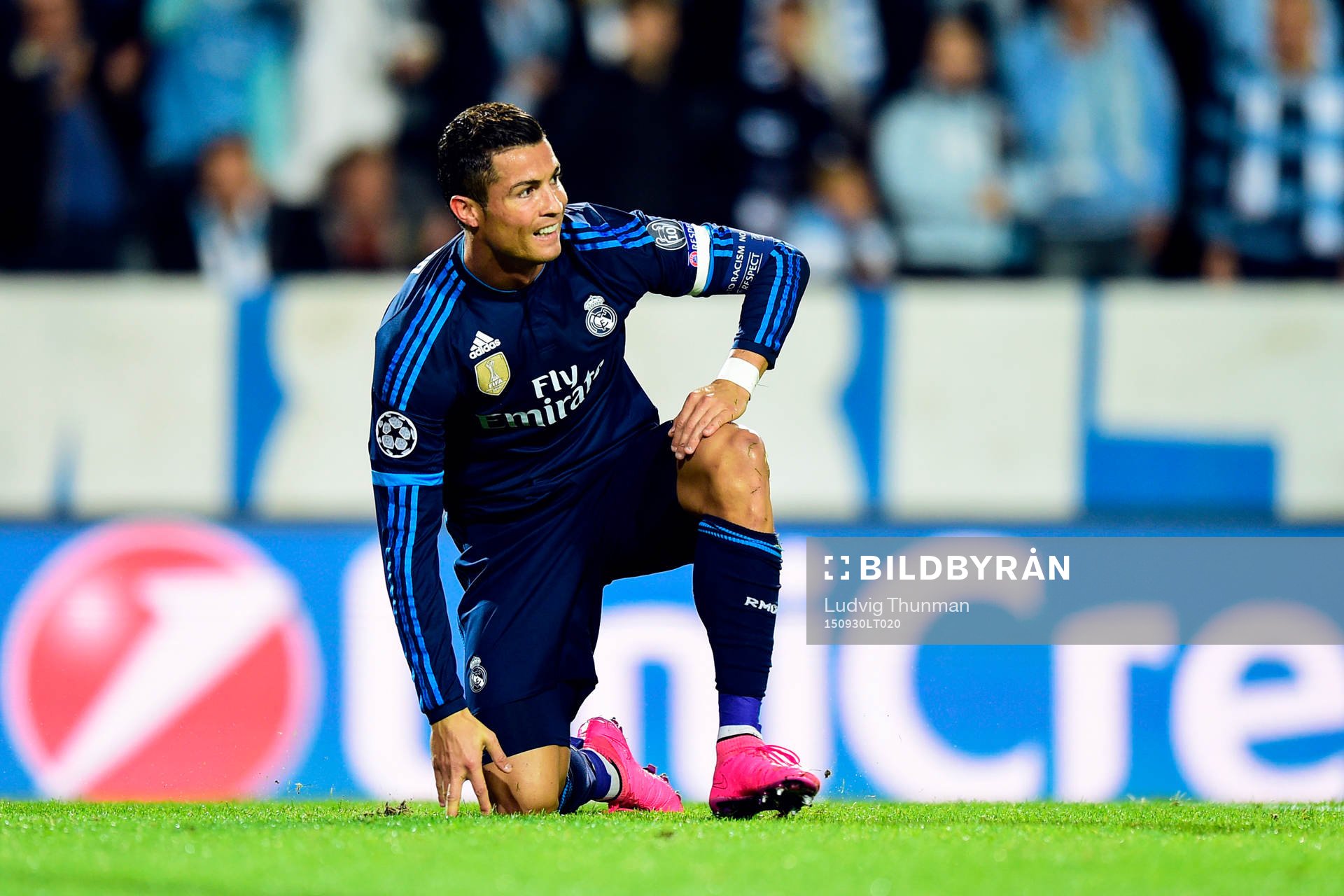 Real Madrids Cristiano Ronaldo går på knä