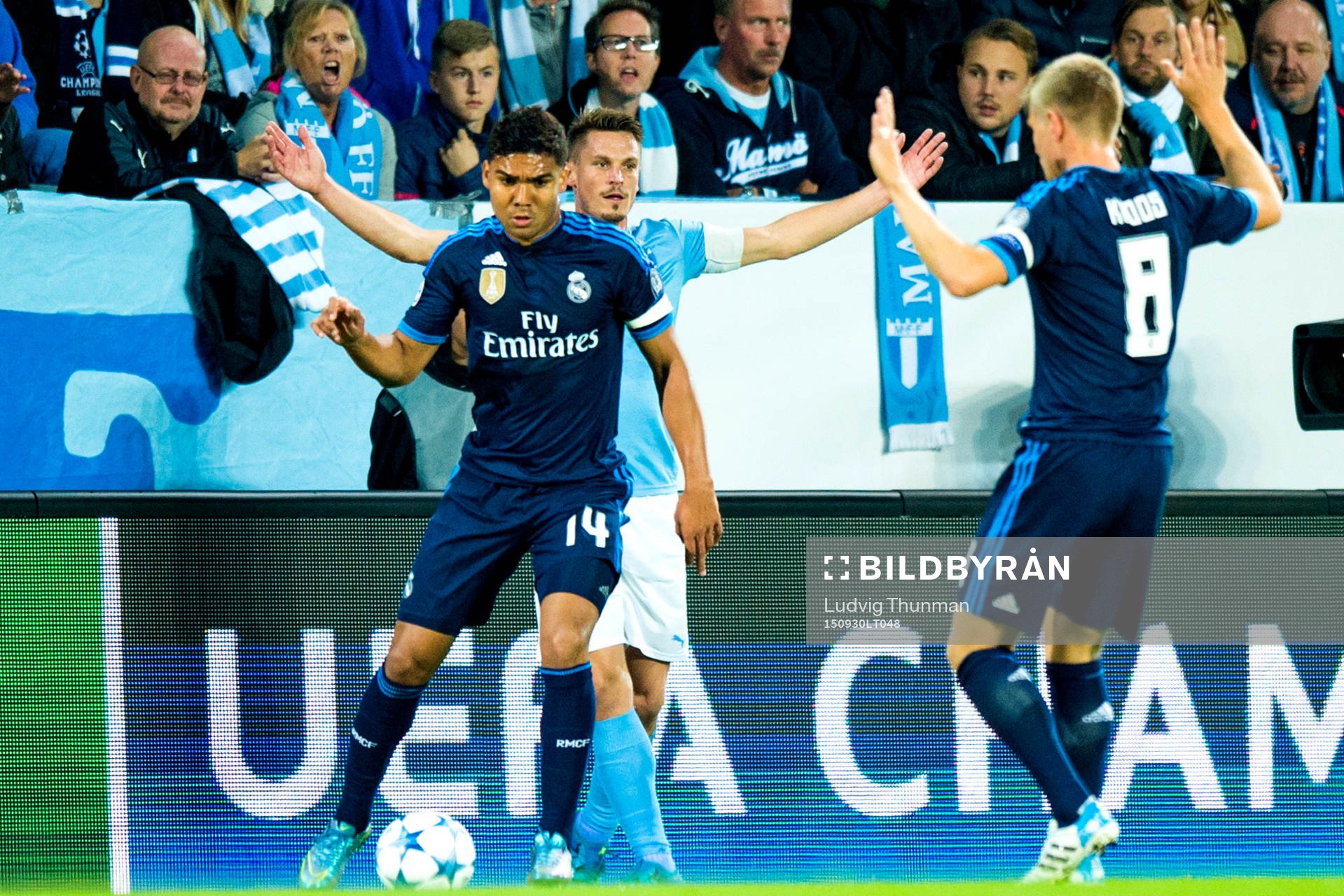 Malmö FFs Markus Rosenberg reagerar bakom Real Madrids