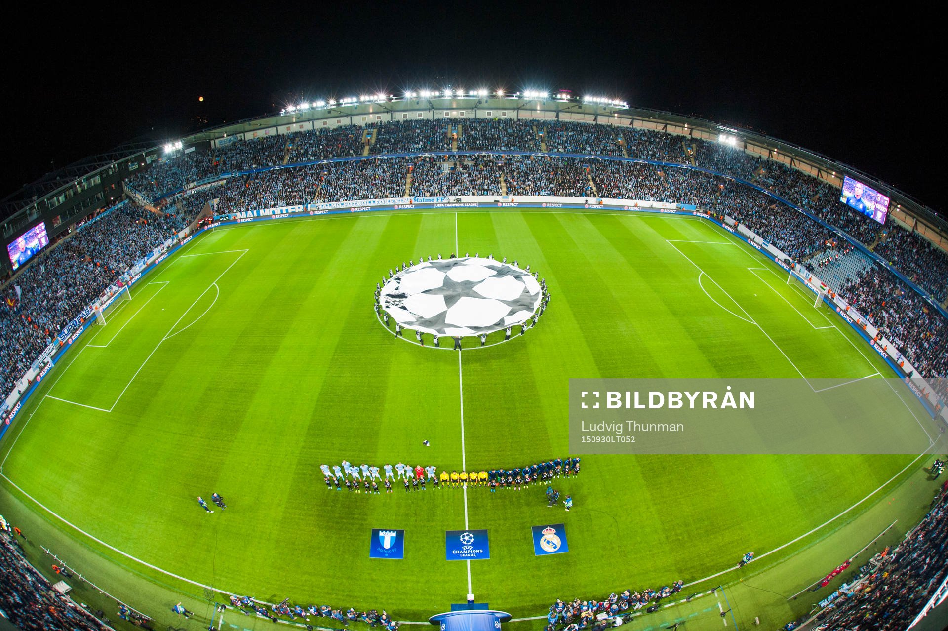 Översiktsbild över Swedbank Stadion när lagen ställer