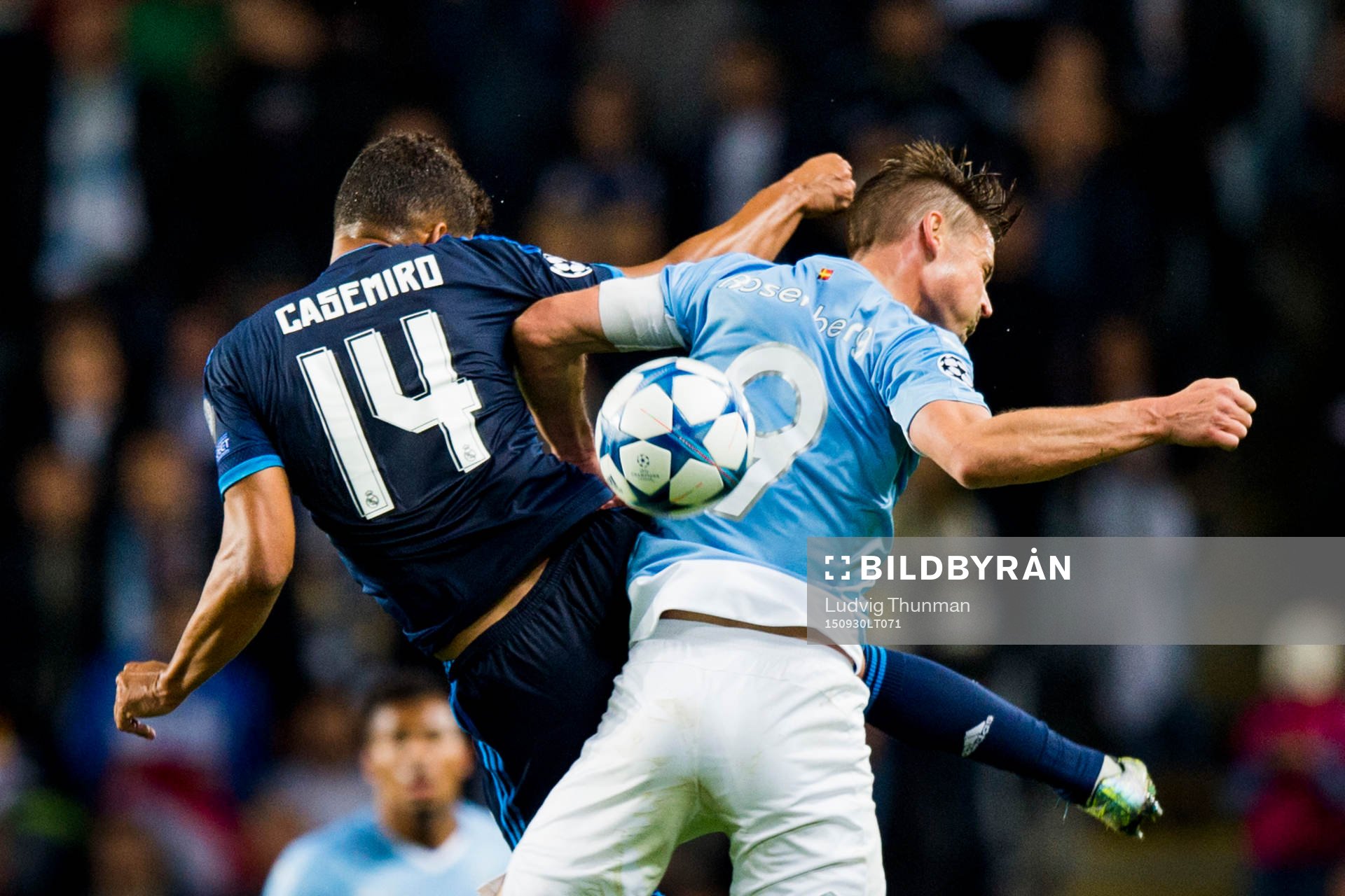 Real Madrids Casemiro i nickduell med Malmö FFs Markus