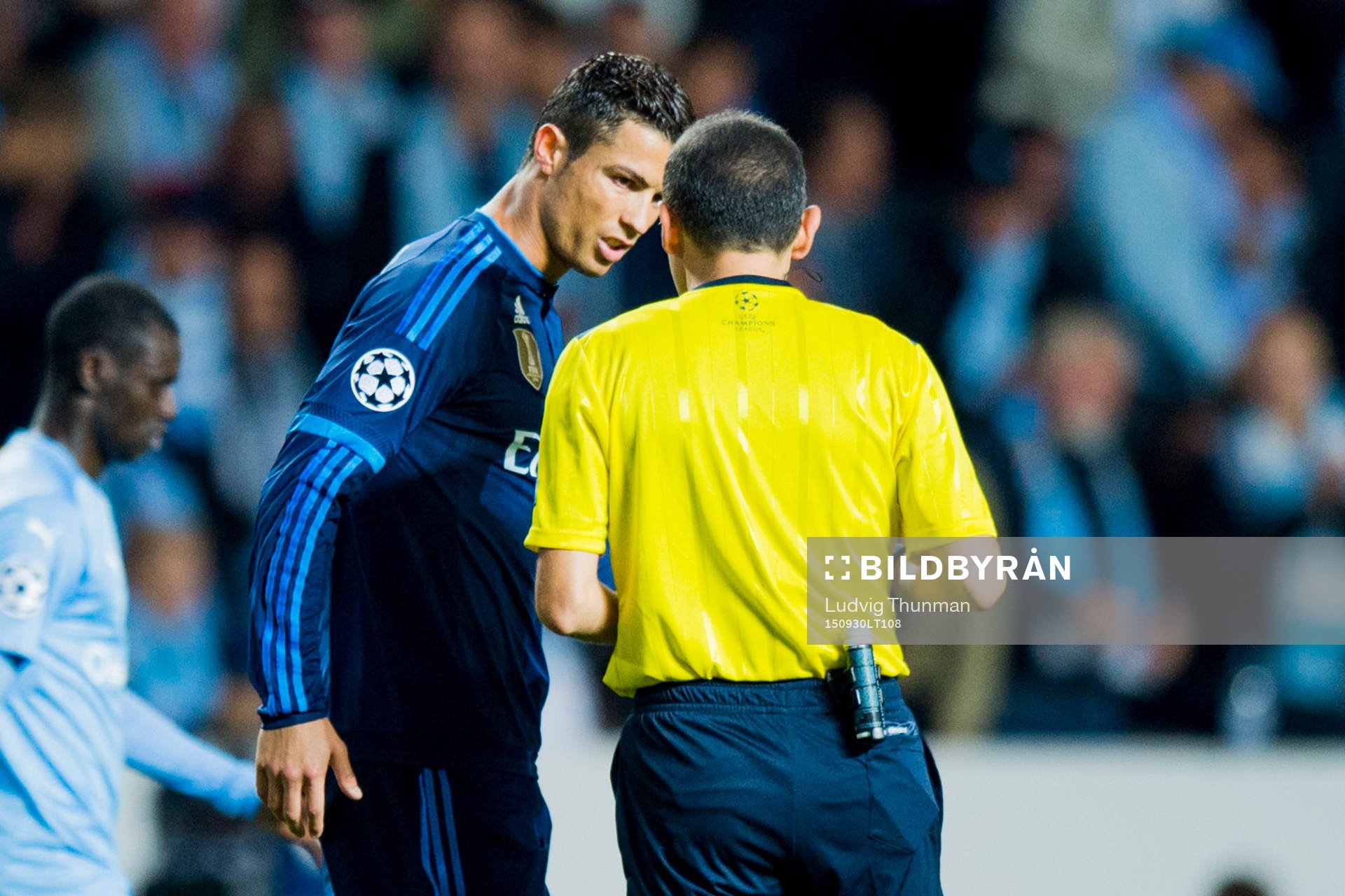 Real Madrids Cristiano Ronaldo i diskussion med domaren