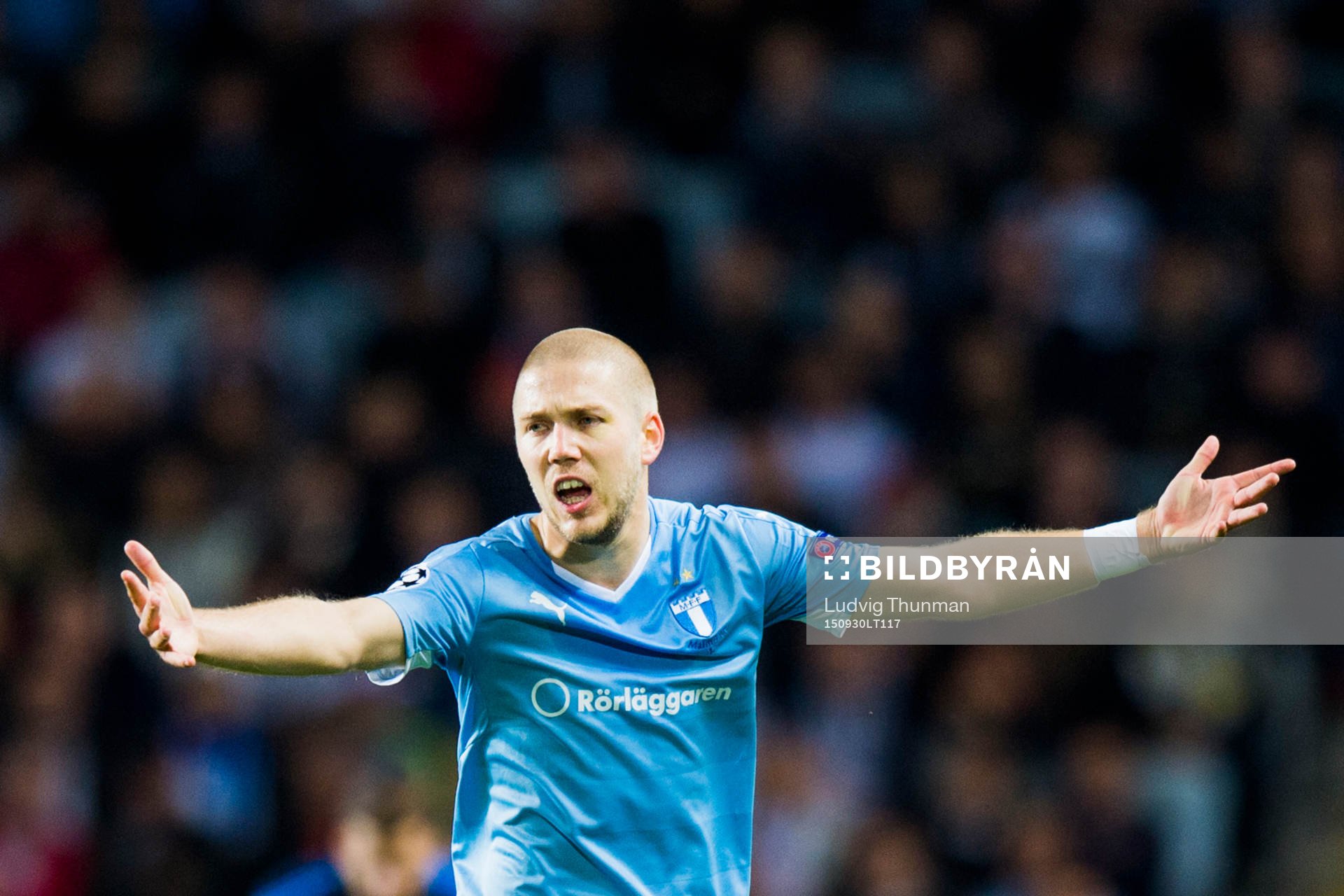 Malmö FFs Anton Tinnerholm gestikulerar