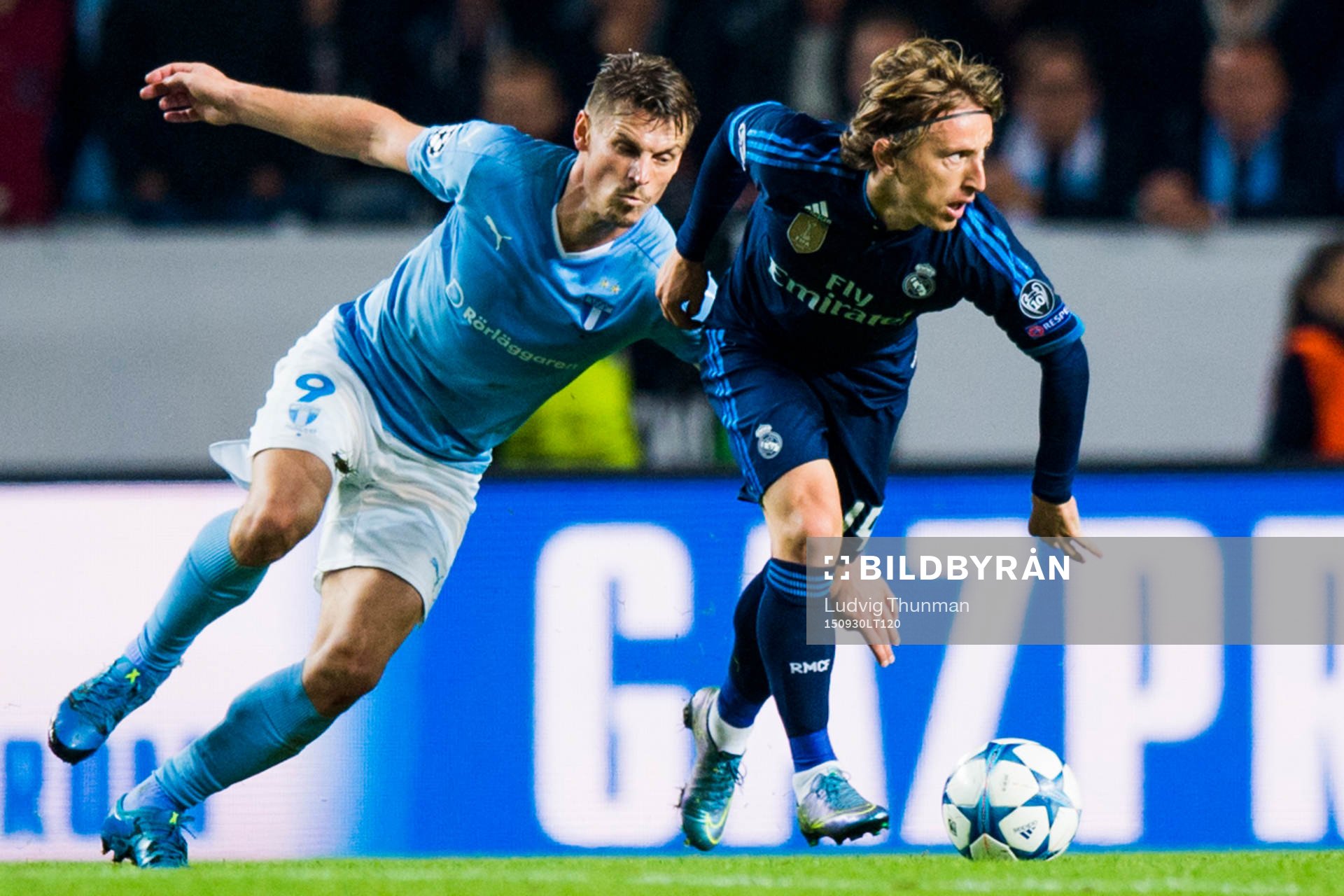 Malmö FFs Markus Rosenberg jagar Real Madrids Luka Modric