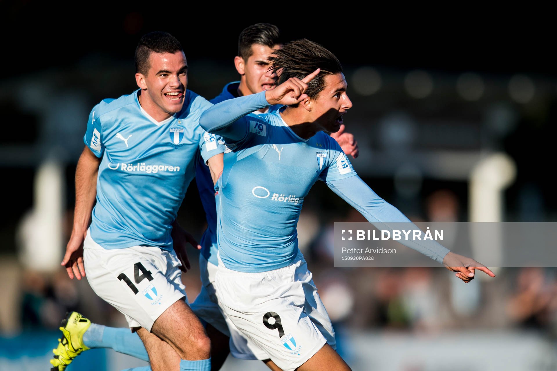 Malmö FFs Granit Stagova och Isak Redzic jublar