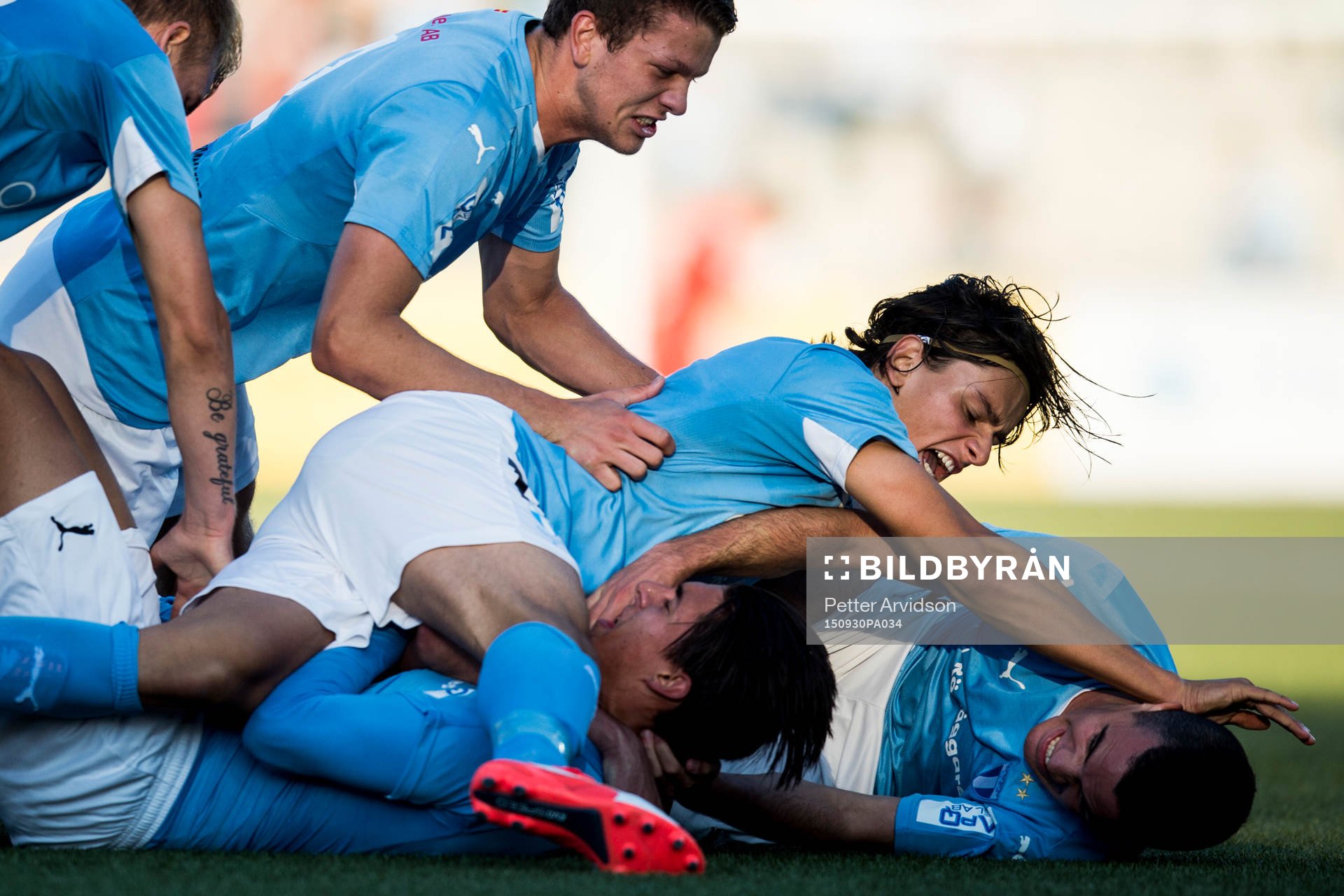Malmö FFs spelare jublar efter att Isak Redzic gjort matchens enda mål 1-0 under fotbollsmatchen i UEFA Youth League mellan Malmö FF och Real Madrid den 30 september 2015 i Malmö.