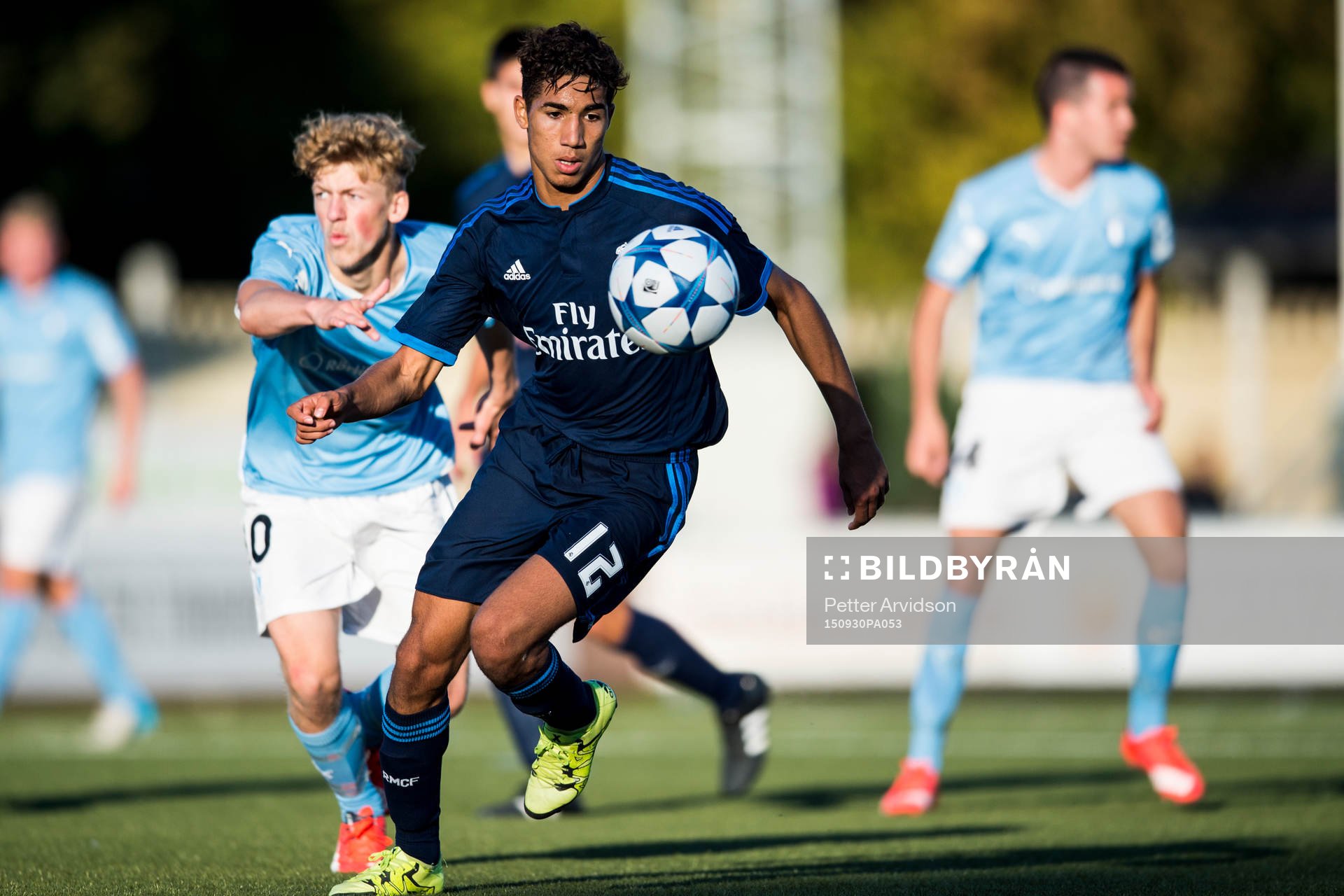 Real Madrids Achraf Hakimi och Malmö FFs Teddy Bergqvist