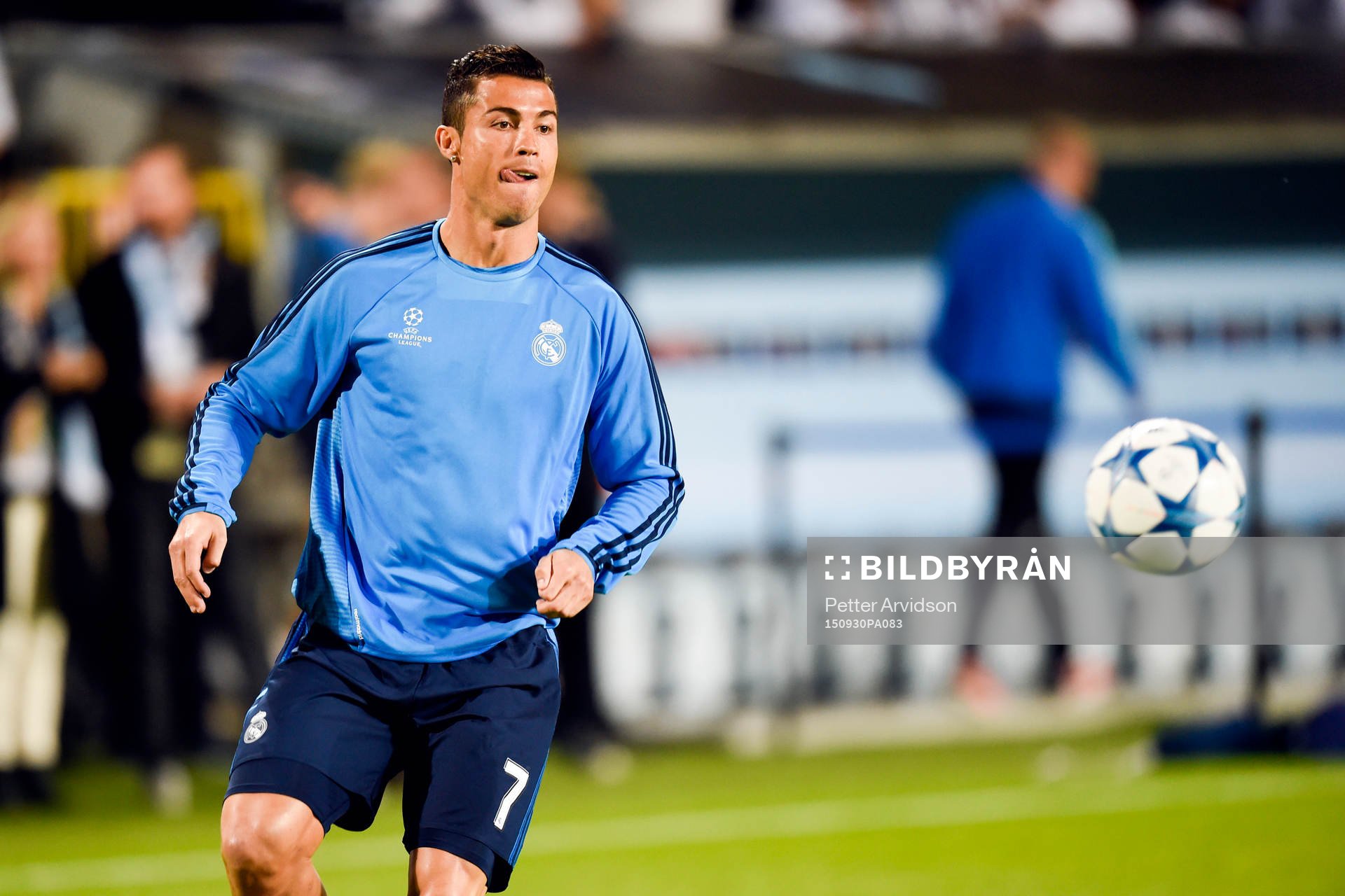 Real Madrids Cristiano Ronaldo värmer upp