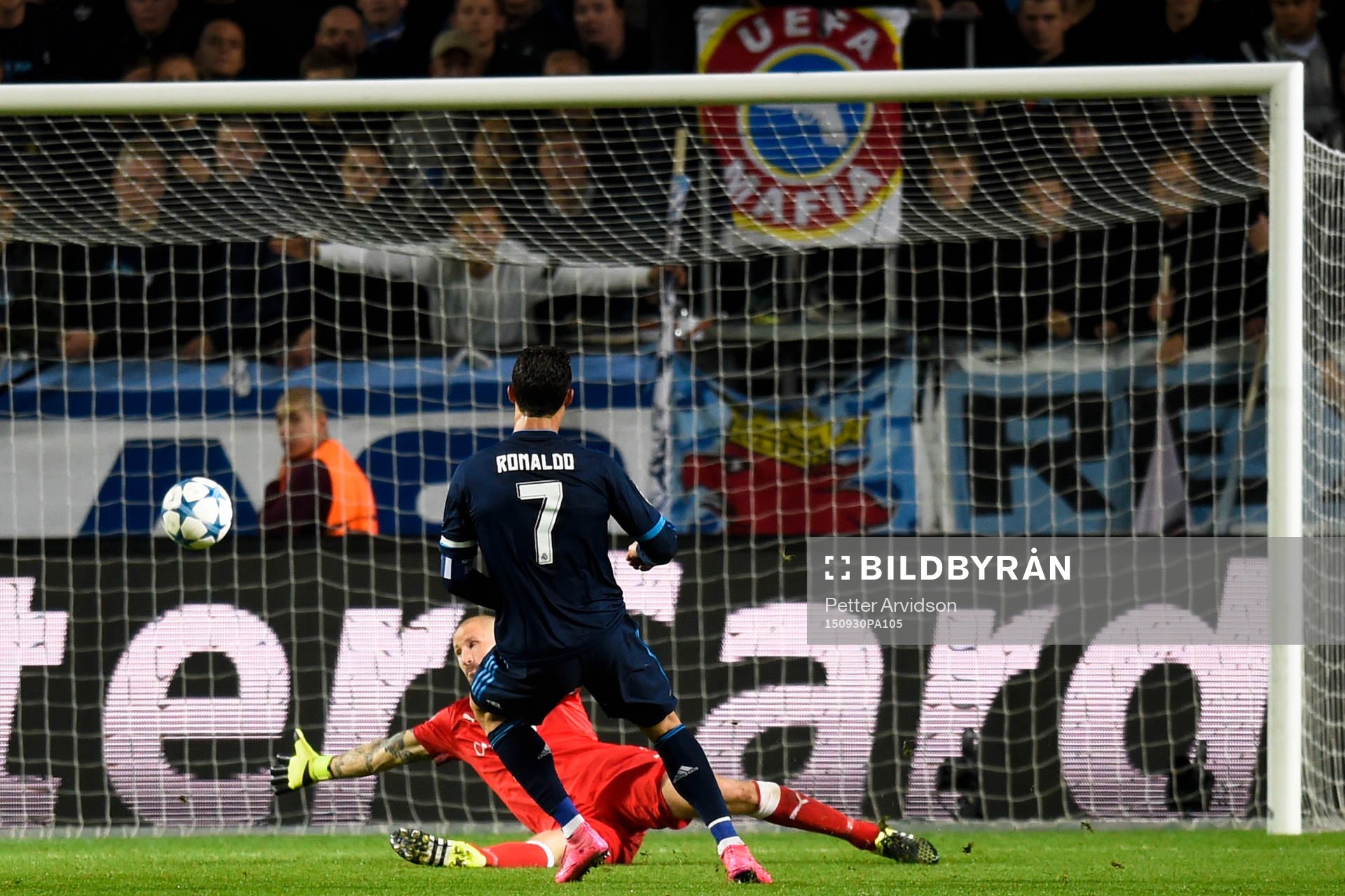 Real Madrids Cristiano Ronaldo gör 0-1 bakom Malmö FFs