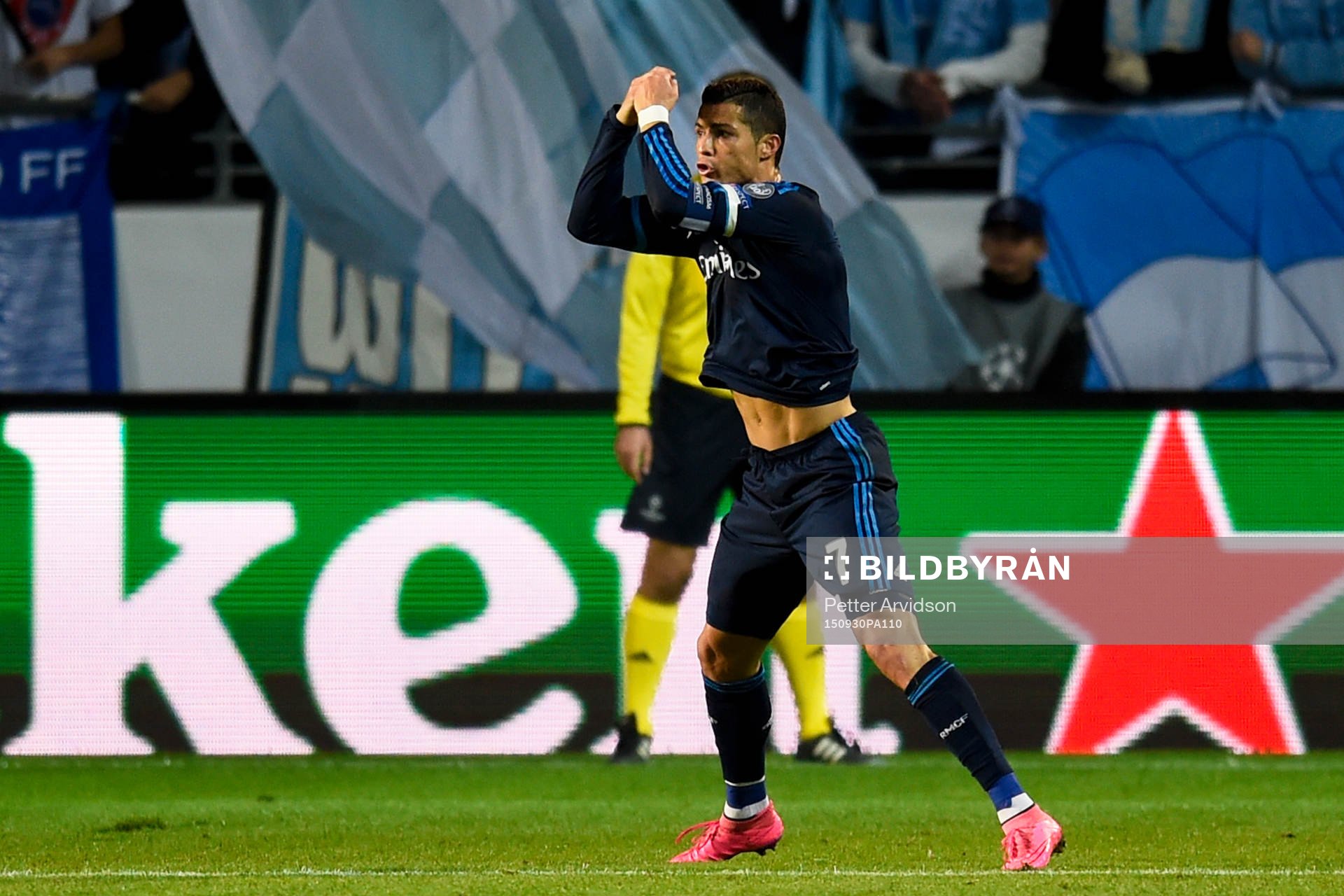 Real Madrids Cristiano Ronaldo jublar efter 0-1 under fotbollsmatchen i Champions League mellan Malmö FF och Real Madrid den 30 september 2015 i Malmö.