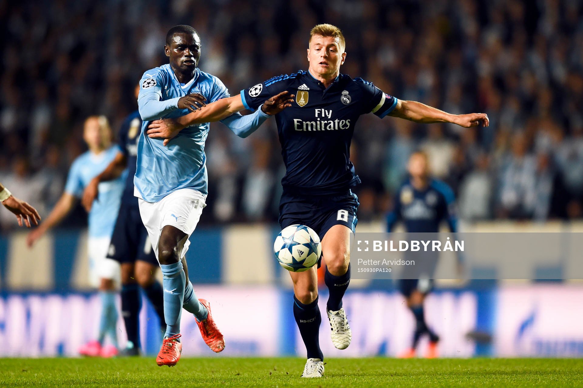 Malmö FFs Enoch Kofi Adu och Real Madrids Toni Kroos