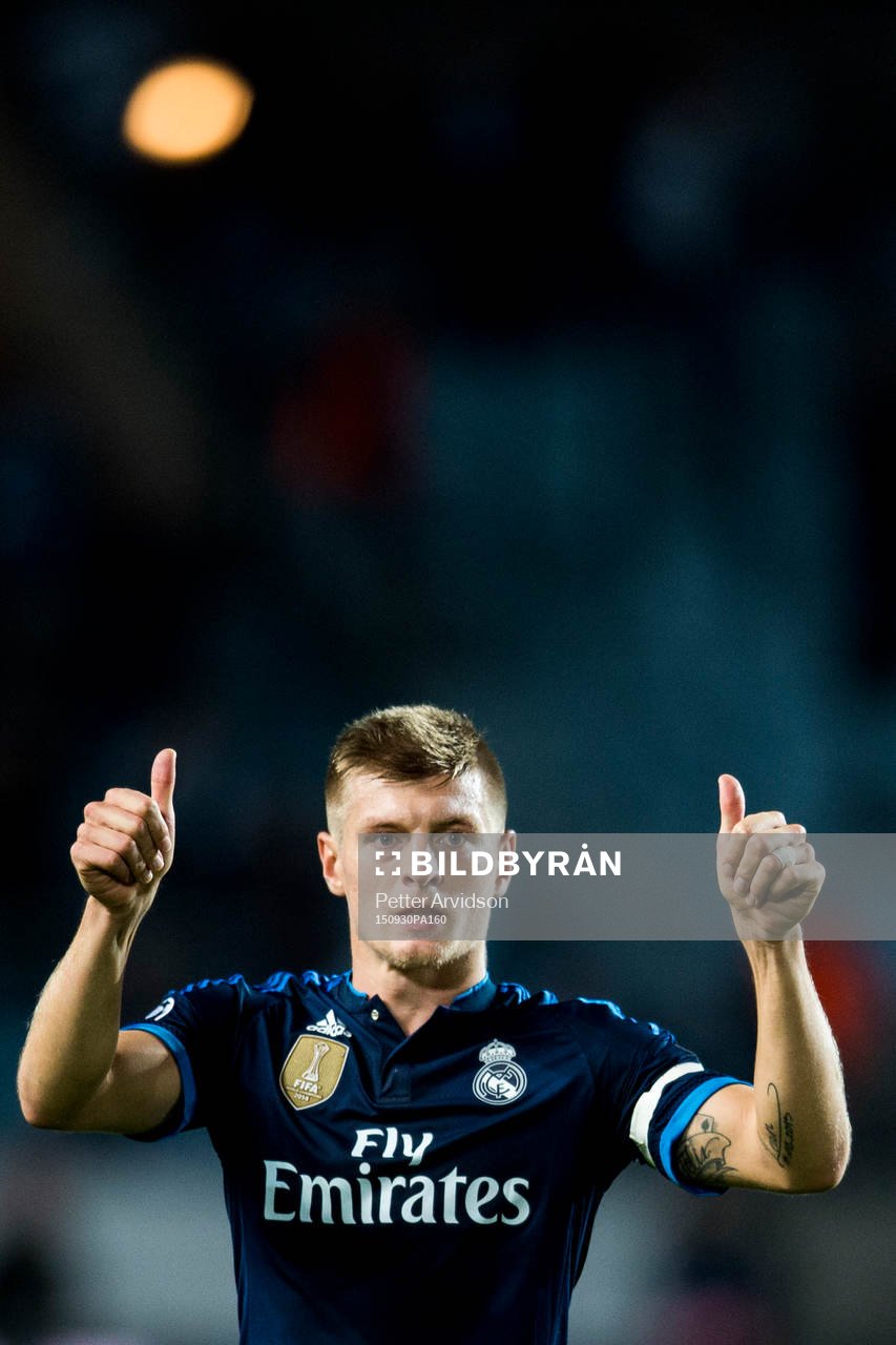 Real Madrids Toni Kroos tackar publiken