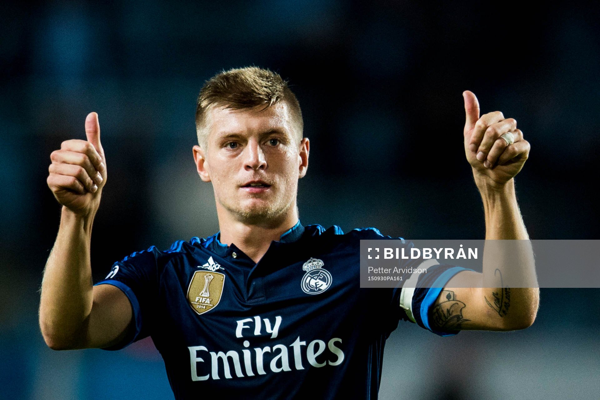 Real Madrids Toni Kroos tackar publiken