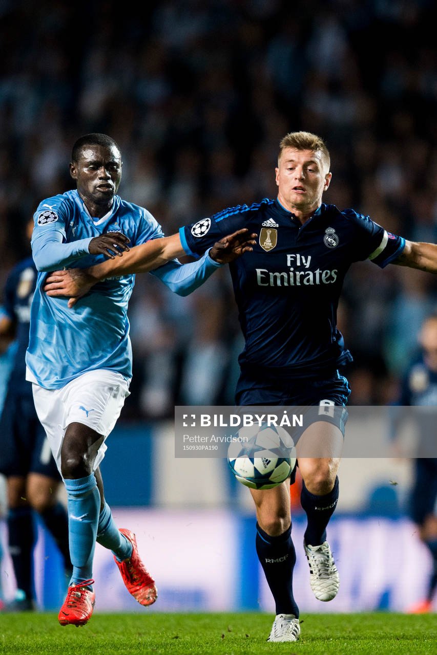 Malmö FFs Enoch Kofi Adu mot Real Madrids Toni Kroos