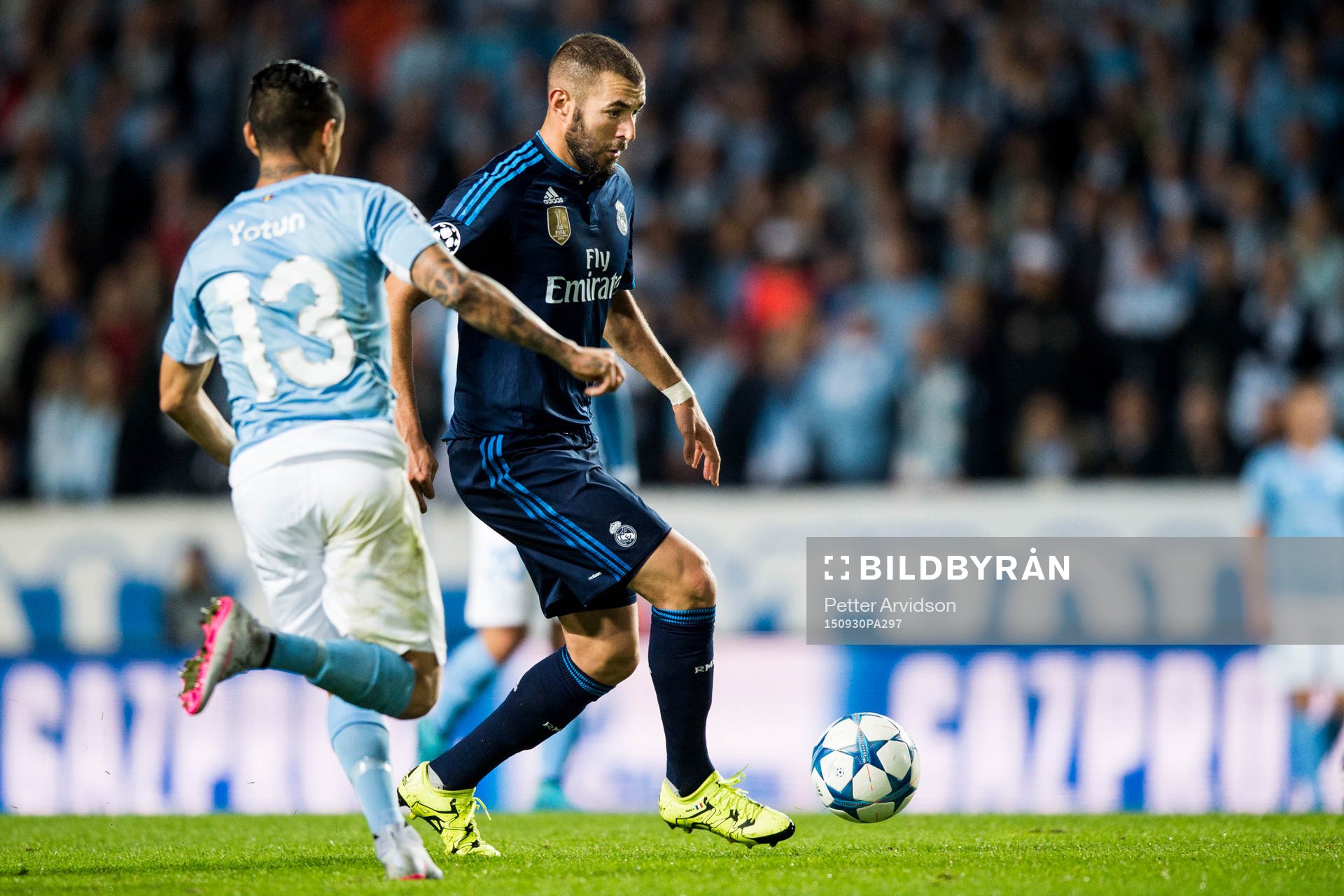 Real Madrids Karim Benzema och Malmö FFs Victor Yoshimar