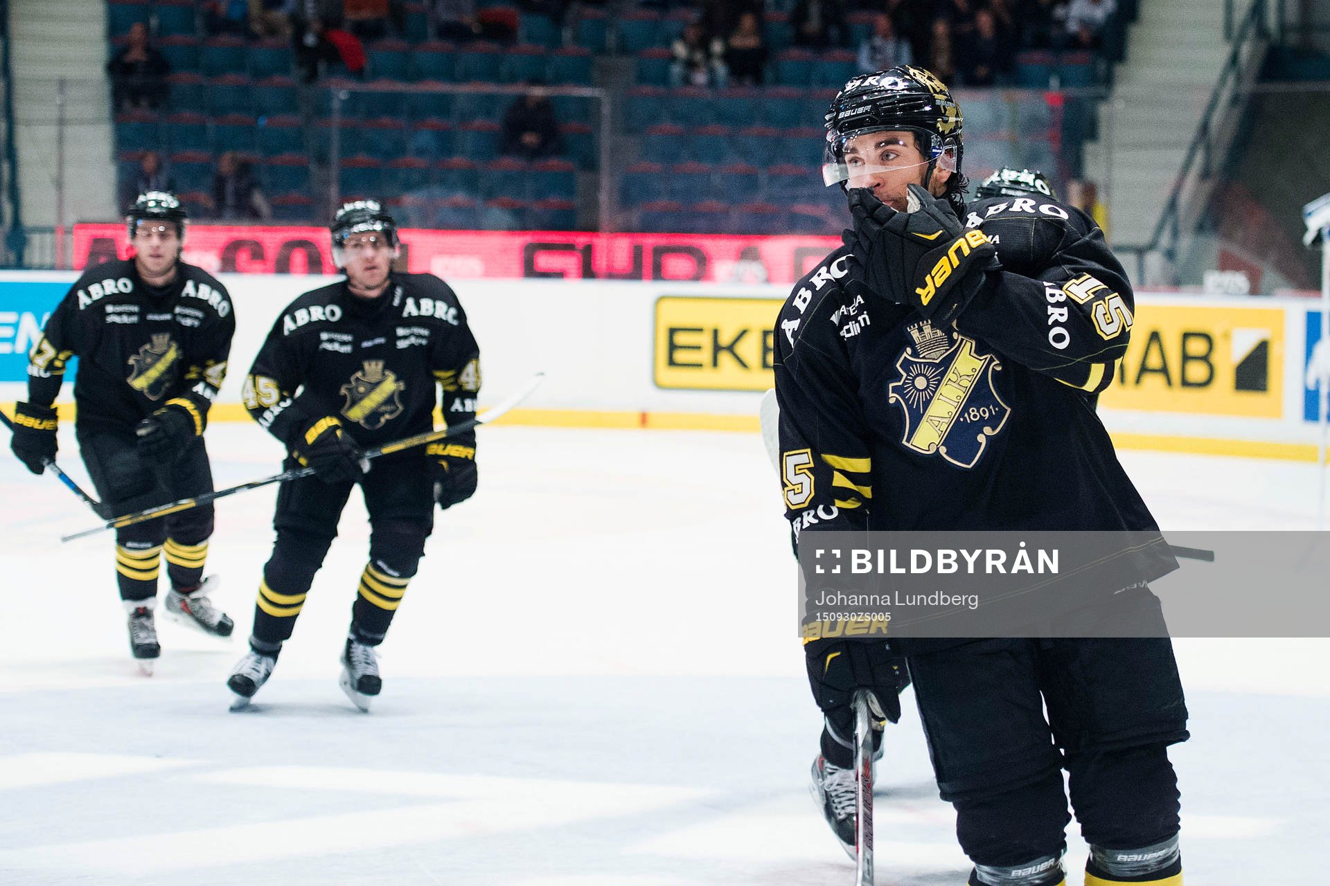 s Jonathan Andersson jublar