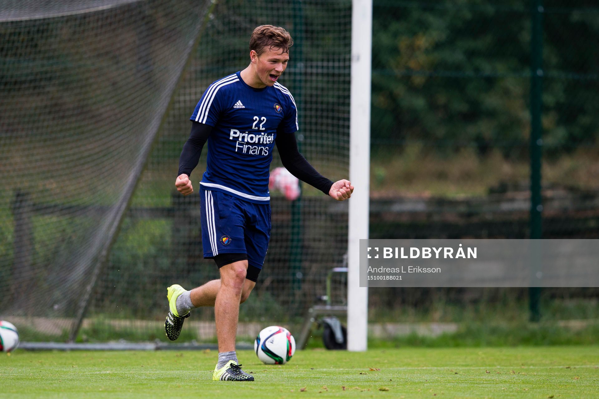 Djurgårdens Jesper Karlström jublar under Djurgårdens fotbollsträning den 1 oktober 2015 i Stockholm. 