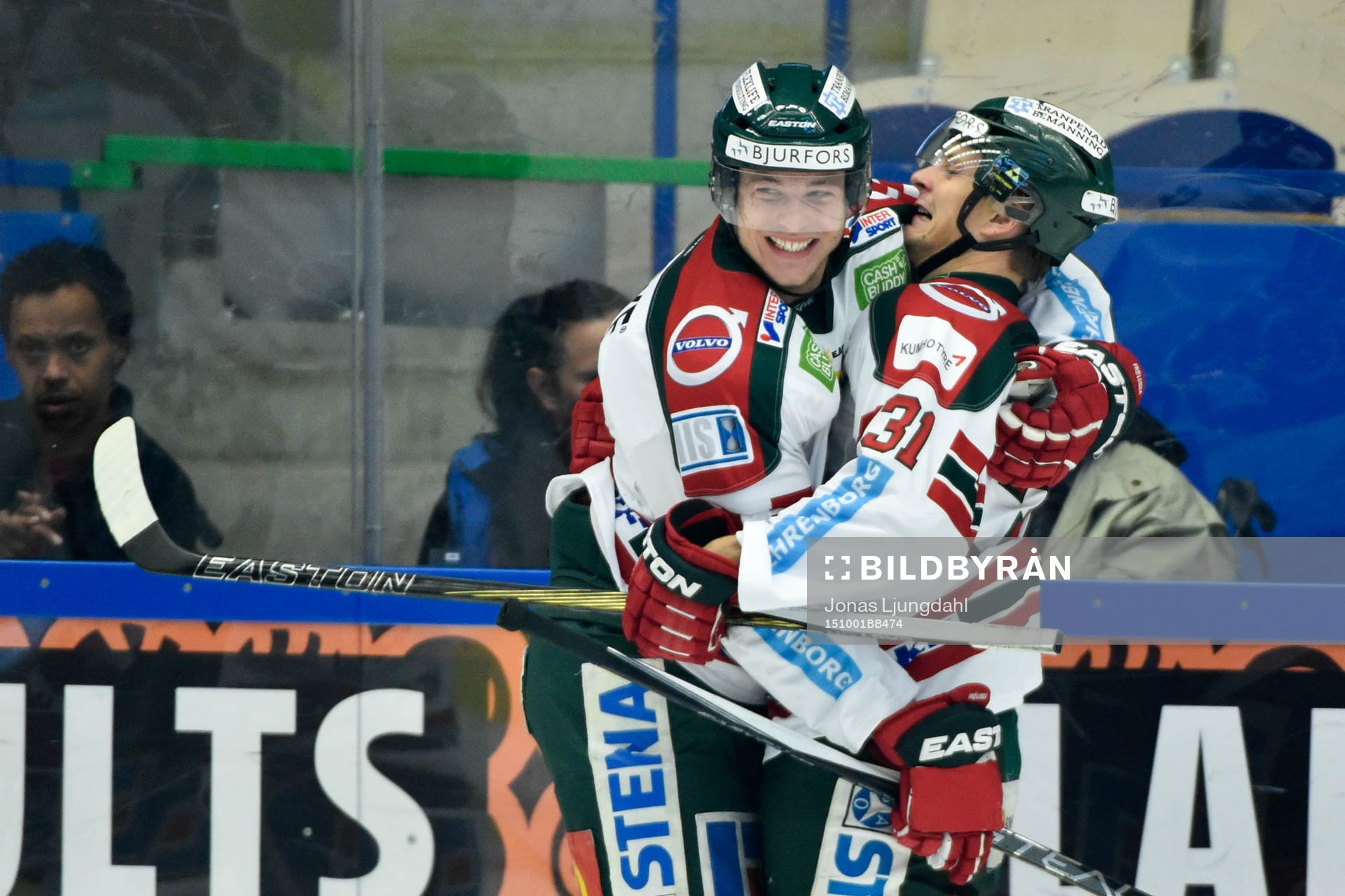 Frölundas Oliver Bohm och Frölundas Nicklas Lasu jublar