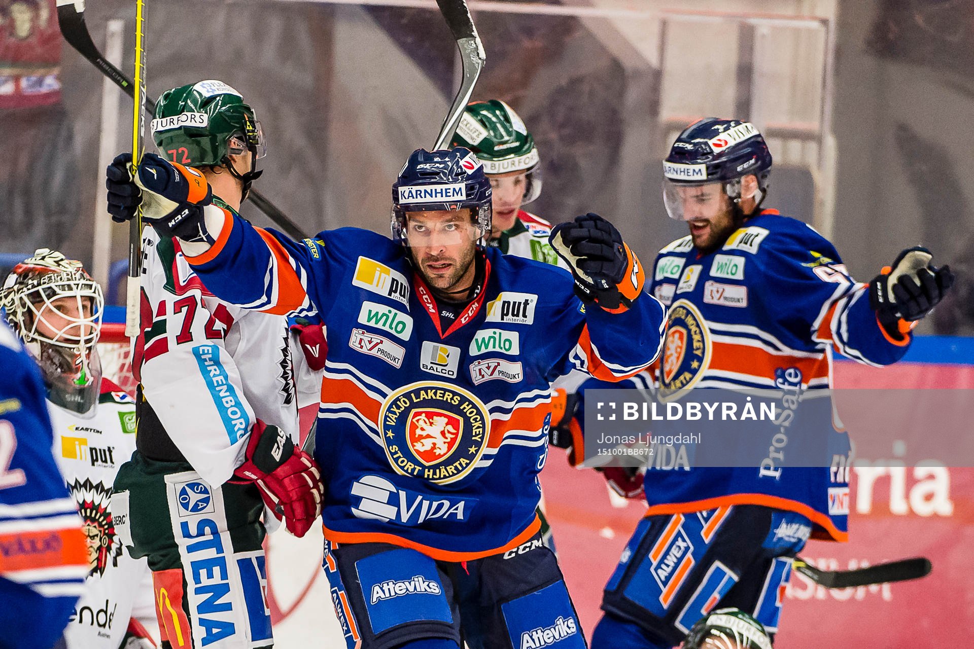 Växjös Josh Hennessy jublar