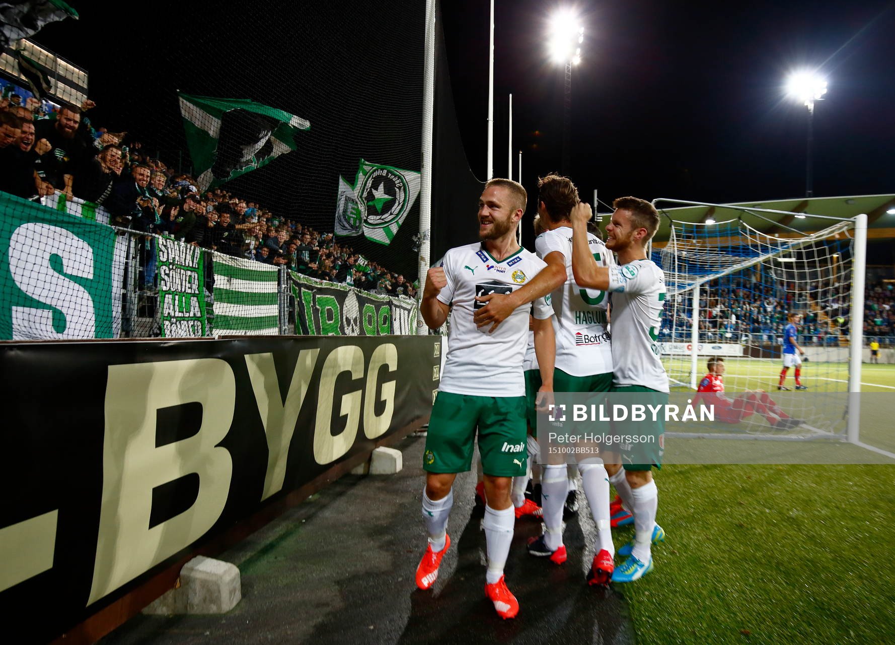 Hammarbys spelare med Mats Solheim jublar