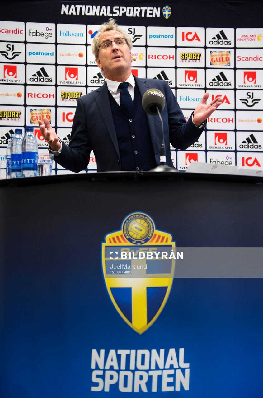 Sveriges förbundskapten Erik Hamrén presenterar