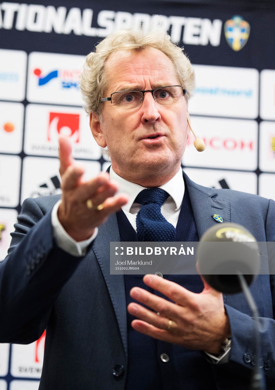 Sveriges förbundskapten Erik Hamrén presenterar