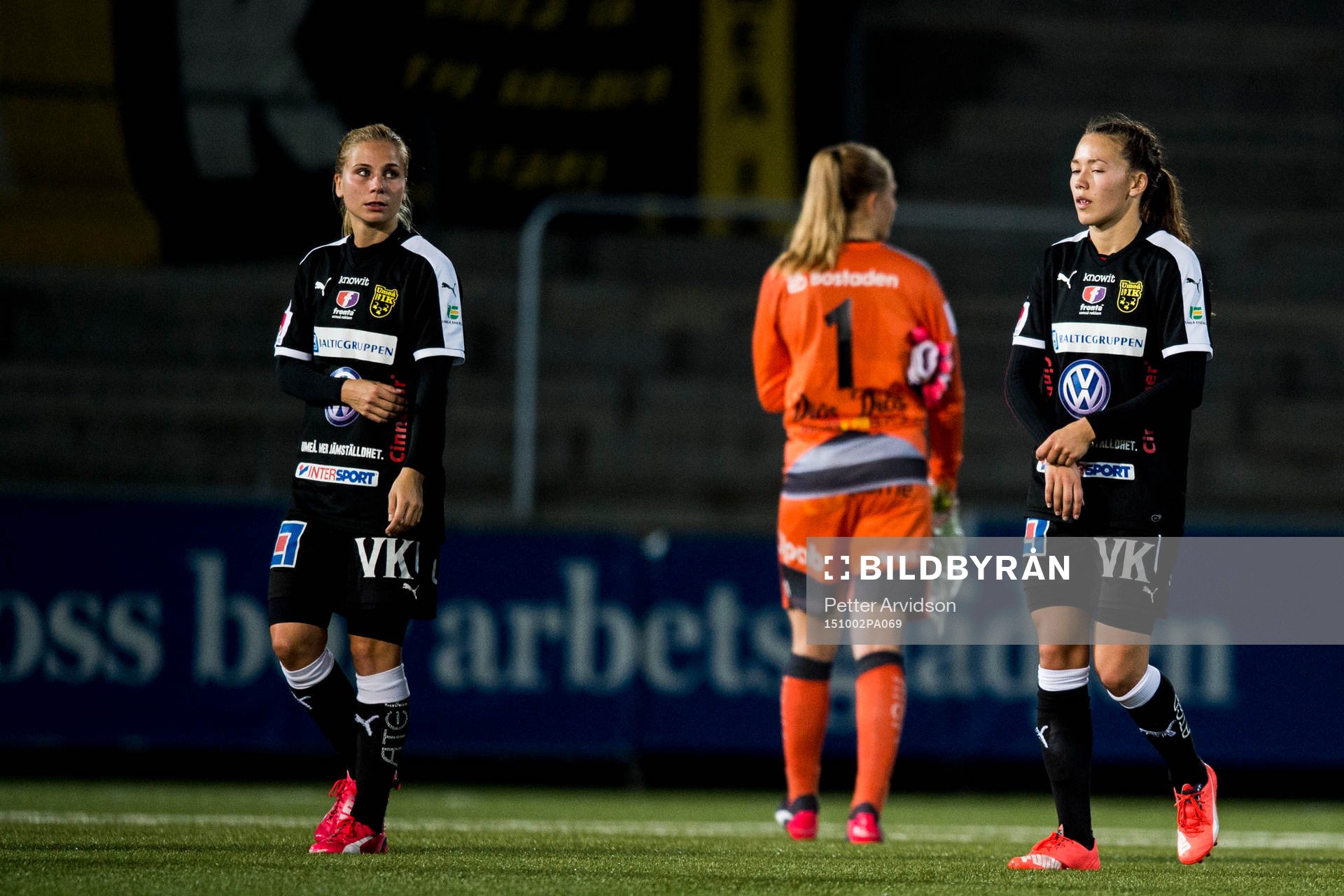 Umeås Tuija Hyyrynen och Elin Landström deppar