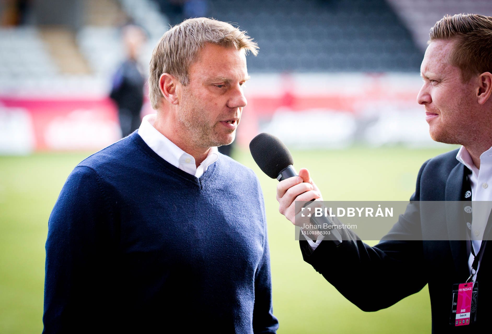 Falkenbergs tränare Hans Eklund blir intervjuad