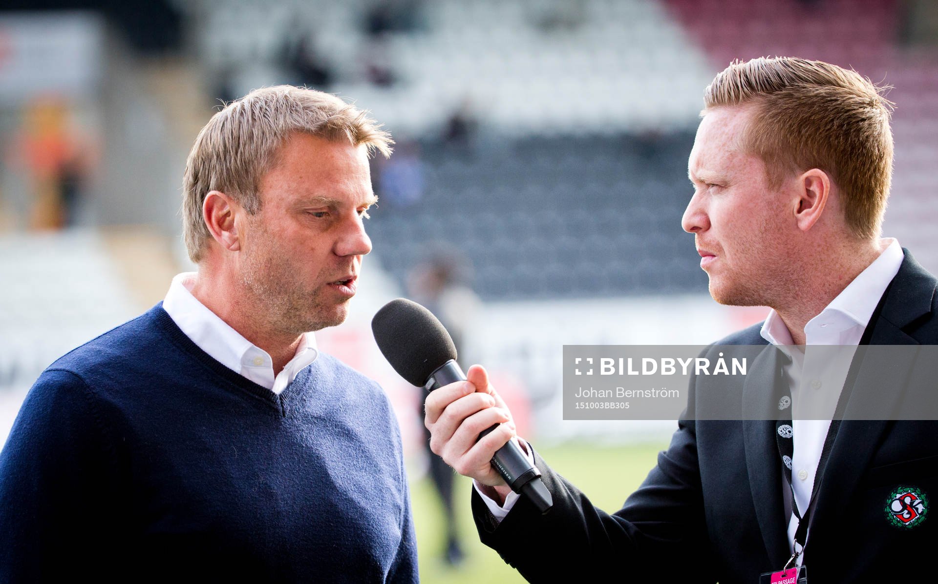 Falkenbergs tränare Hans Eklund blir intervjuad