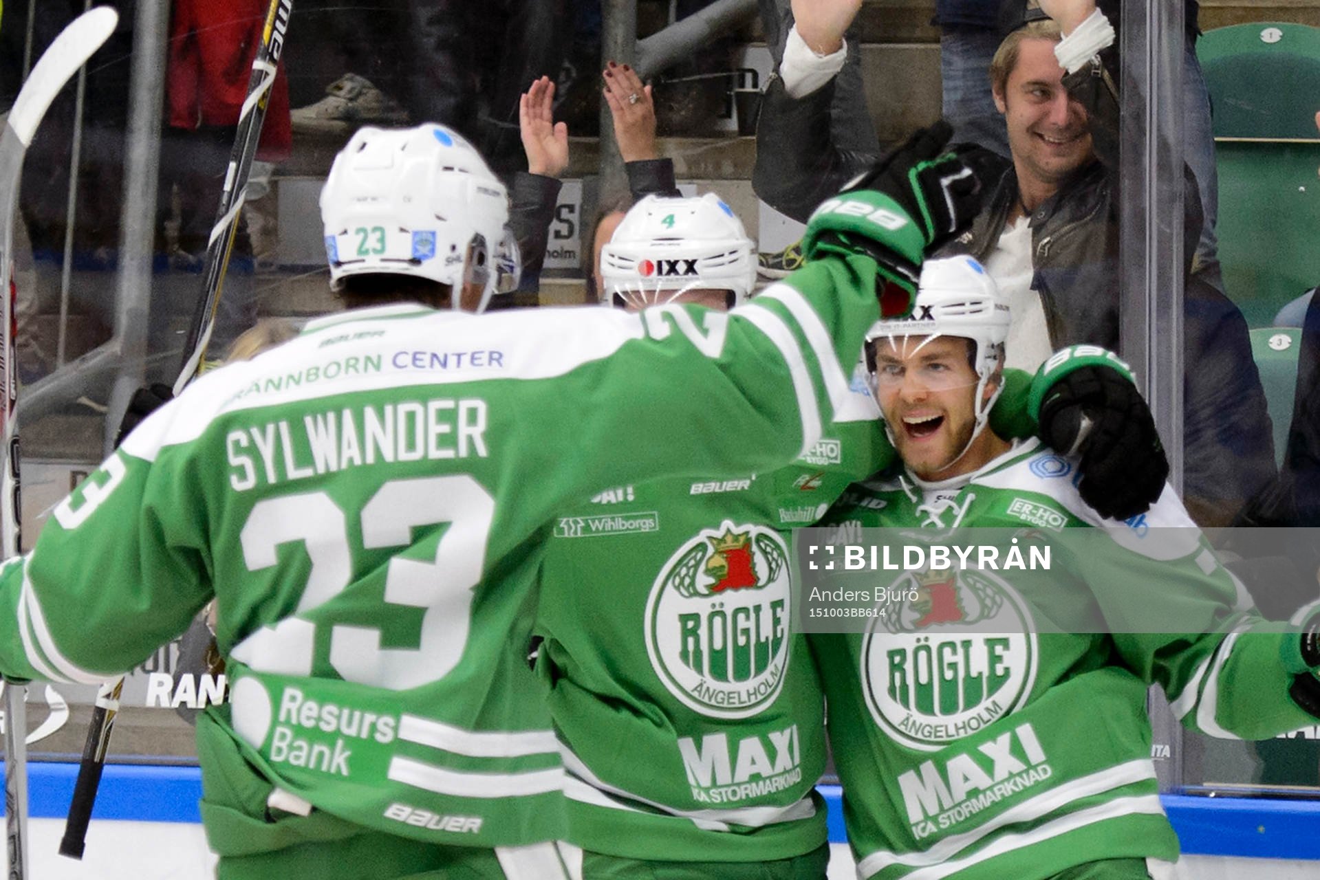 Rögles Daniel Sylwander och Ludvig Claesson firar Partik