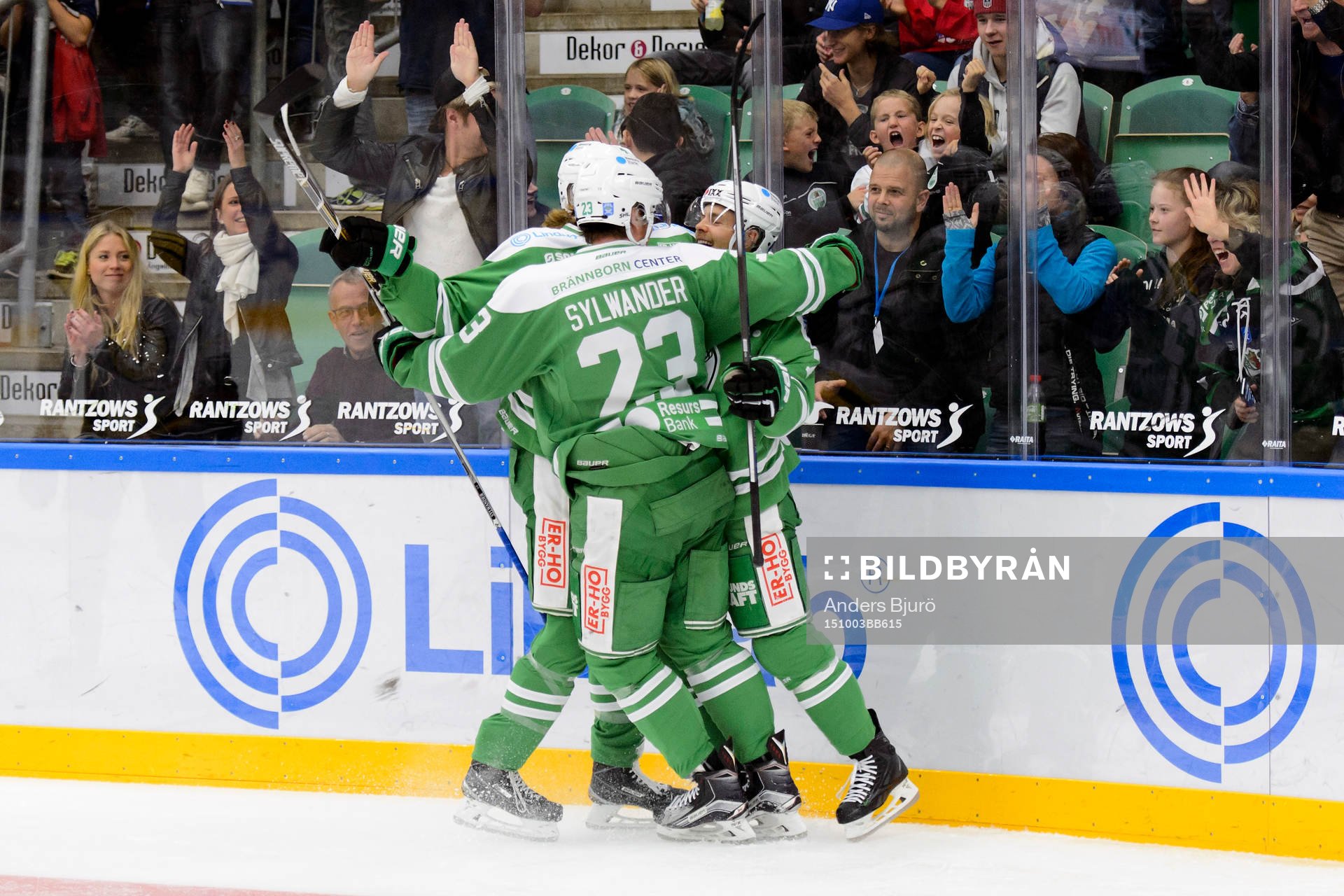 Rögles Daniel Sylwander och Ludvig Claesson firar Partik