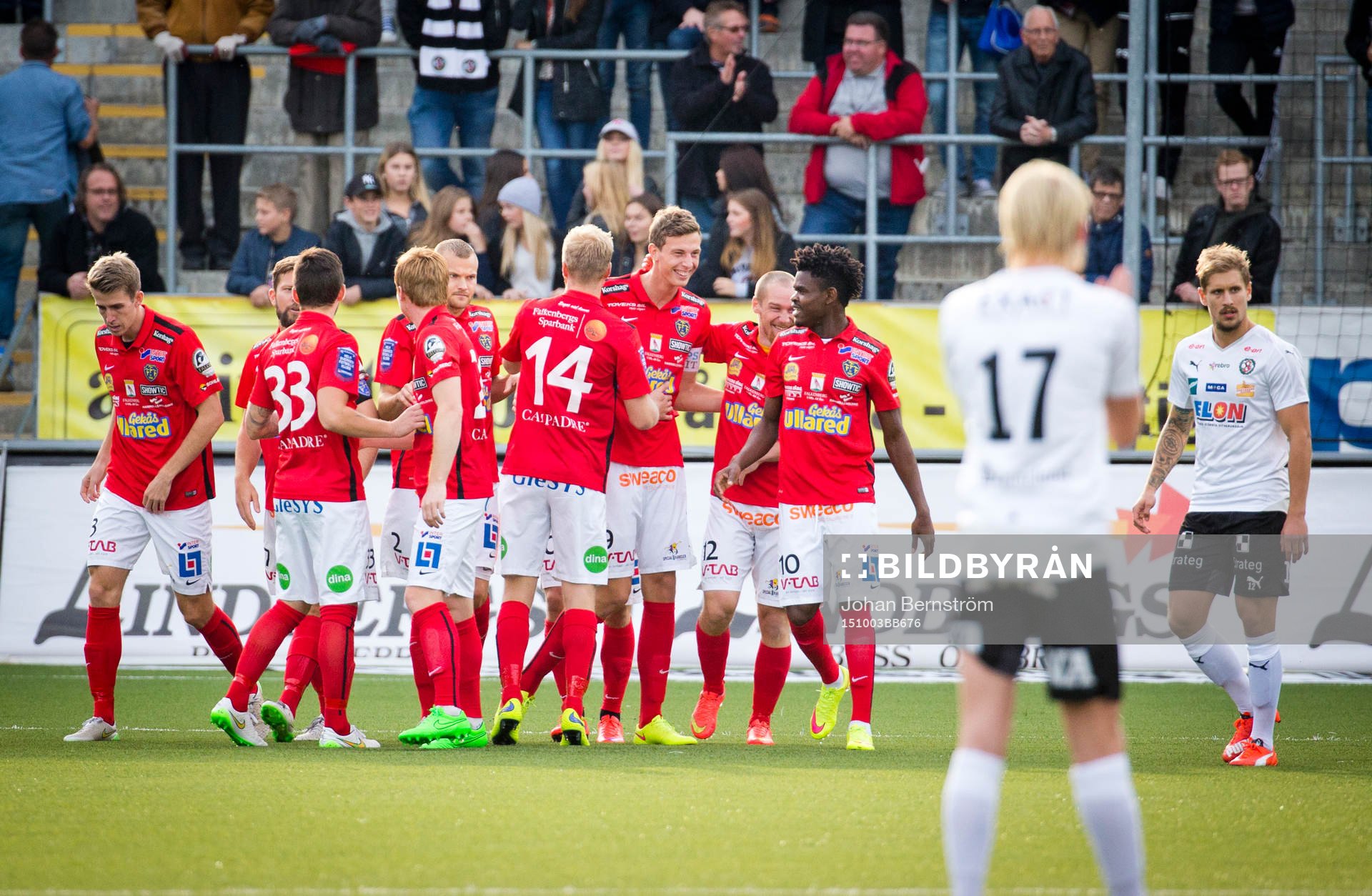 Falkenbergs Gustaf Nilsson gör 1-0 på straff