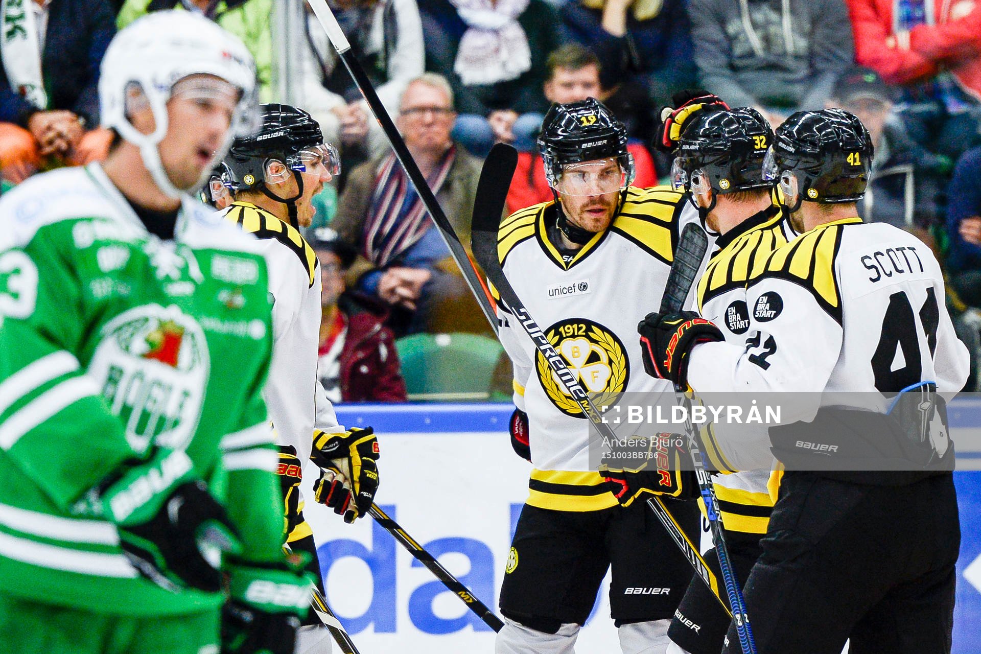 Brynäs spelare jublar